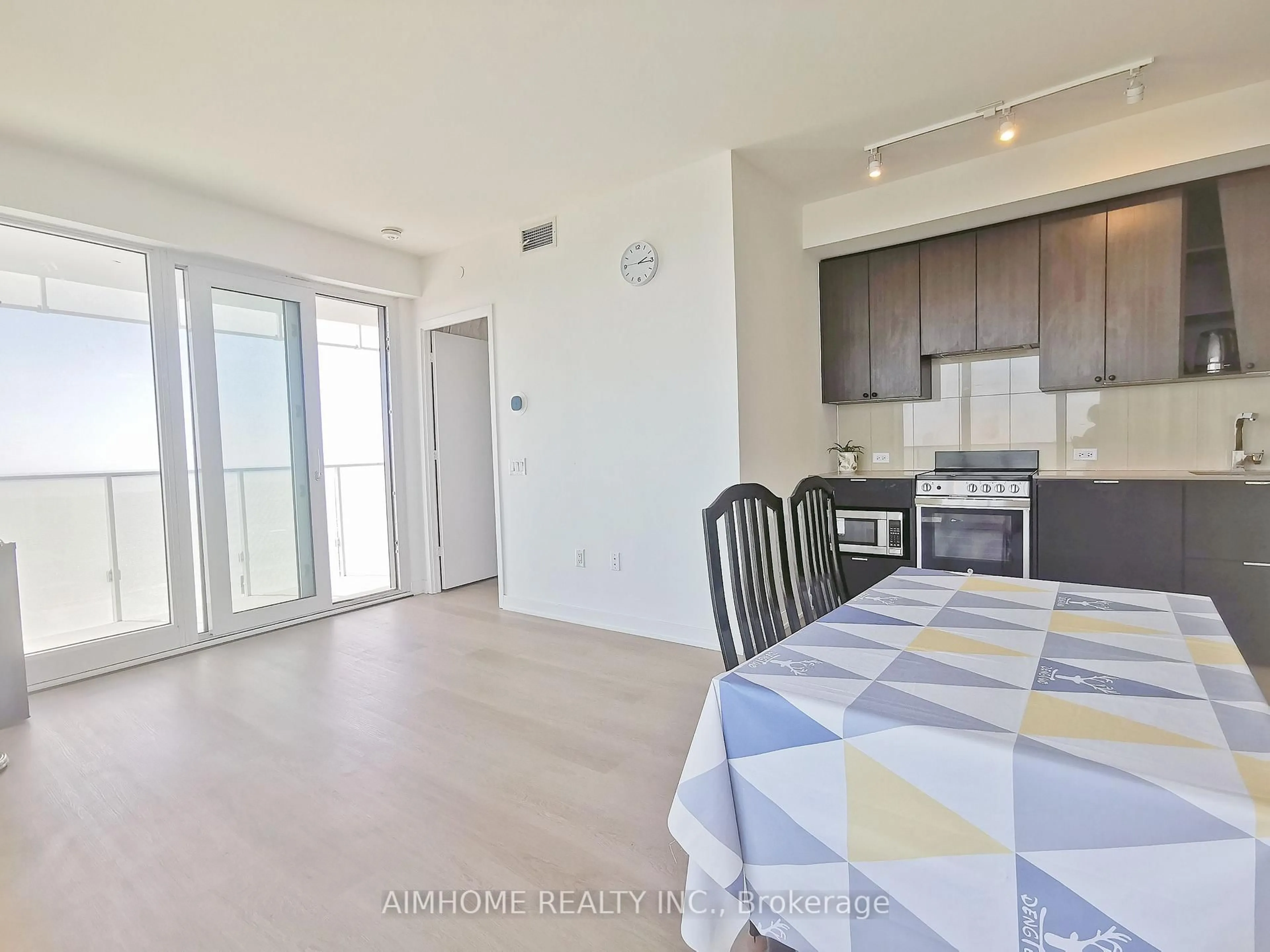 A pic of a room for 3883 Quartz Rd #5404, Mississauga Ontario L5B 0M4