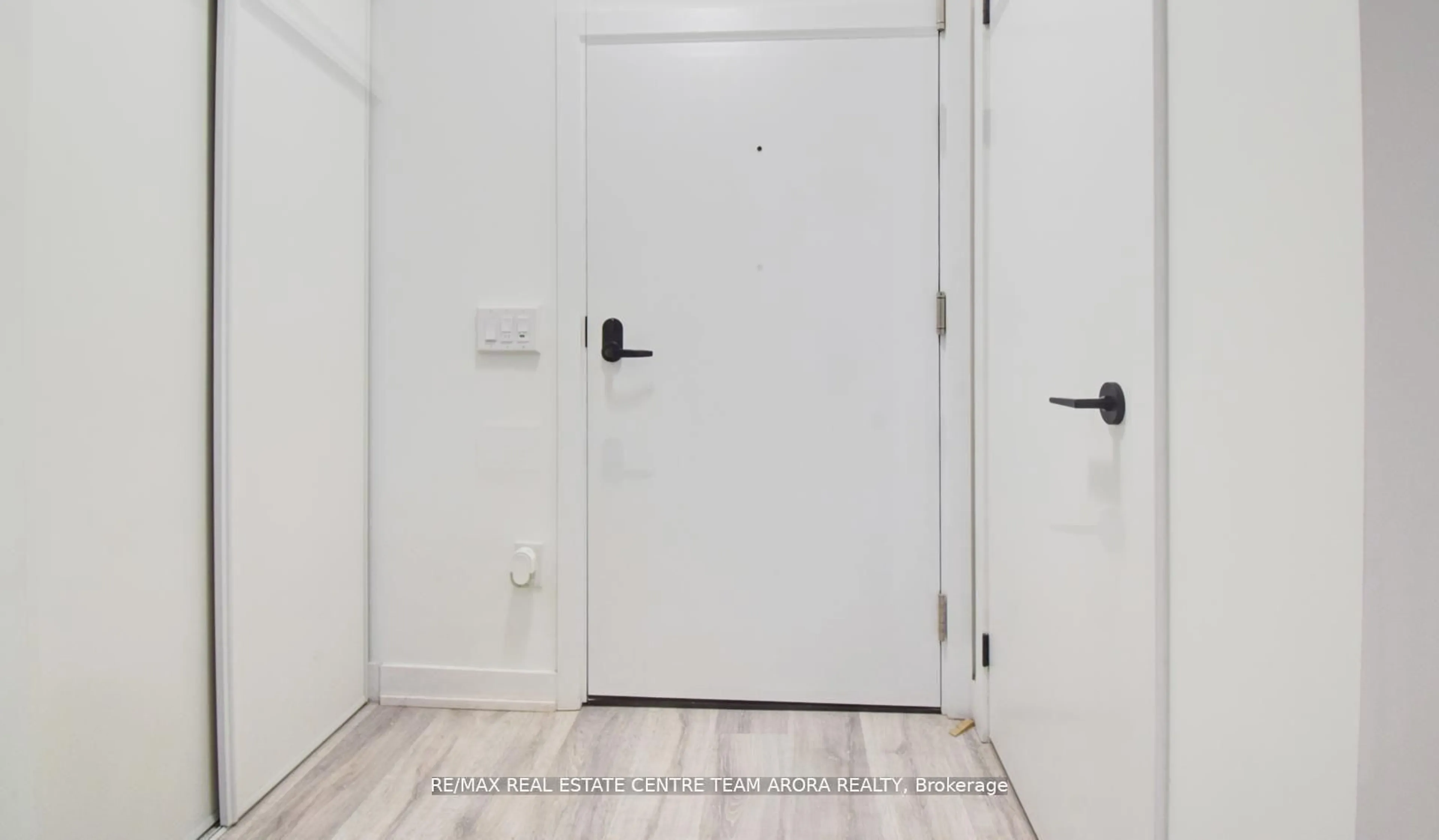 Unknown for 215 Lakeshore Rd #437, Mississauga Ontario L5H 0A9