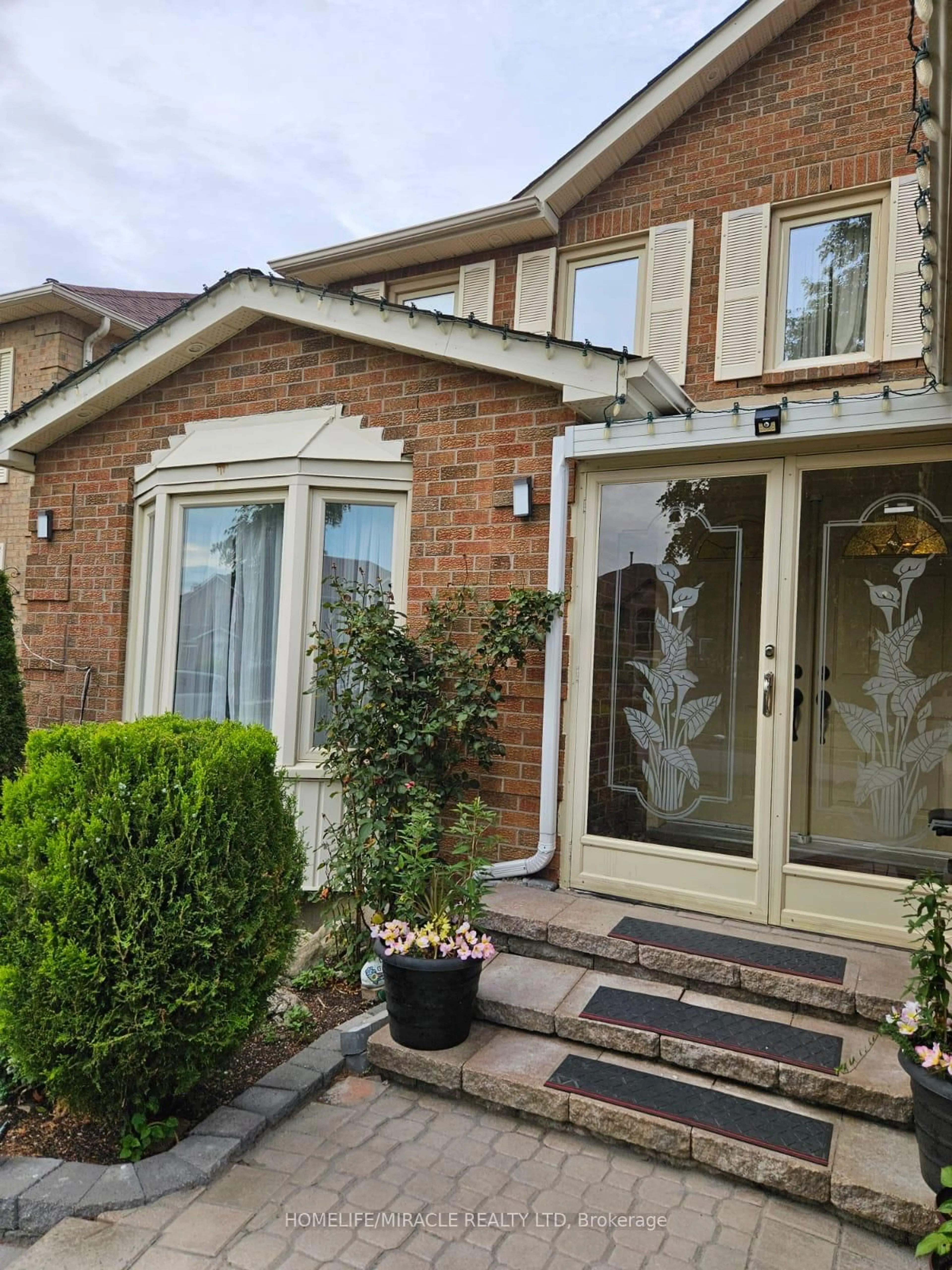 Home with brick exterior material, street for 35 Nottingham Cres, Brampton Ontario L6S 4G3