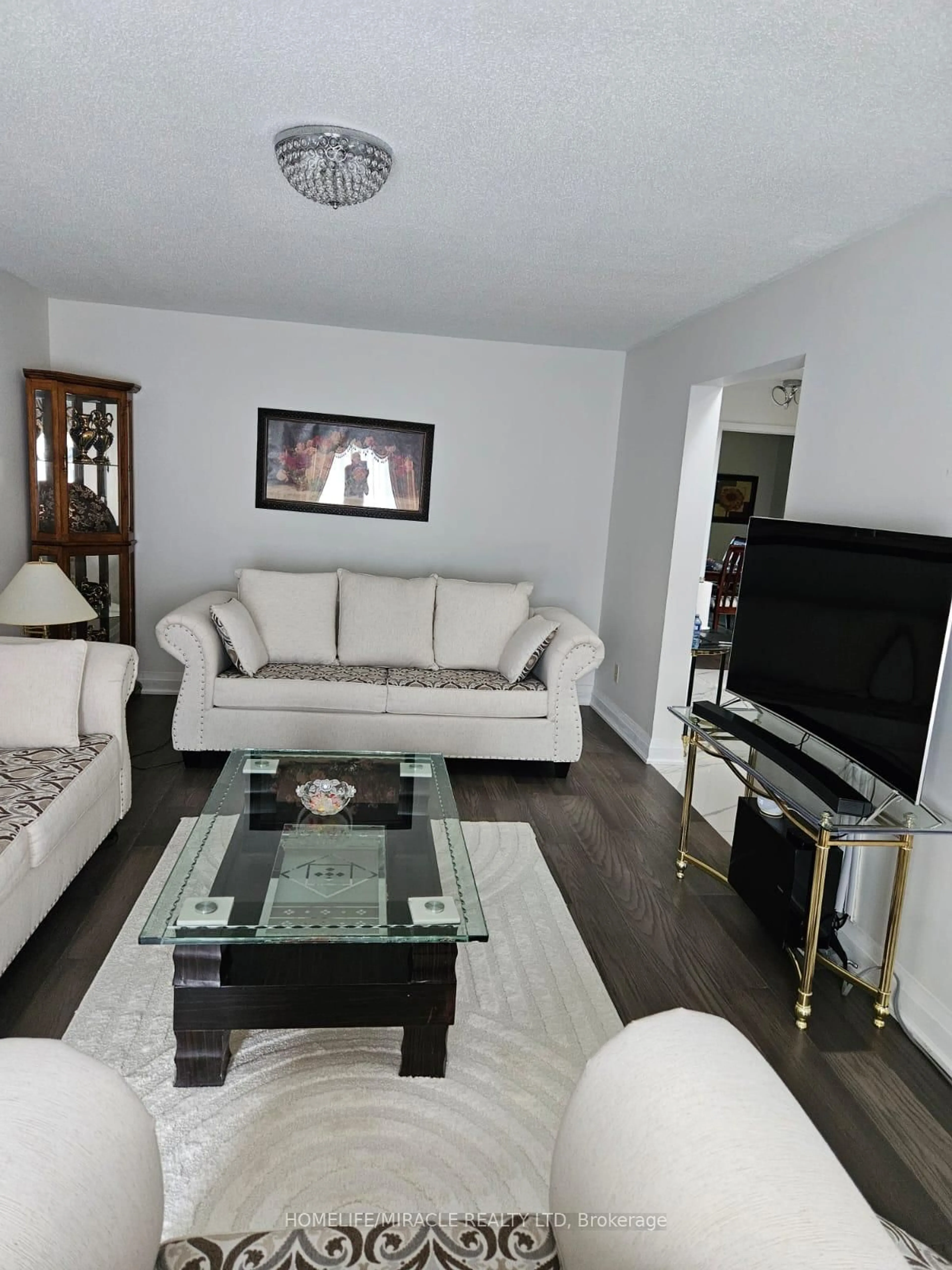 Living room with furniture, unknown for 35 Nottingham Cres, Brampton Ontario L6S 4G3