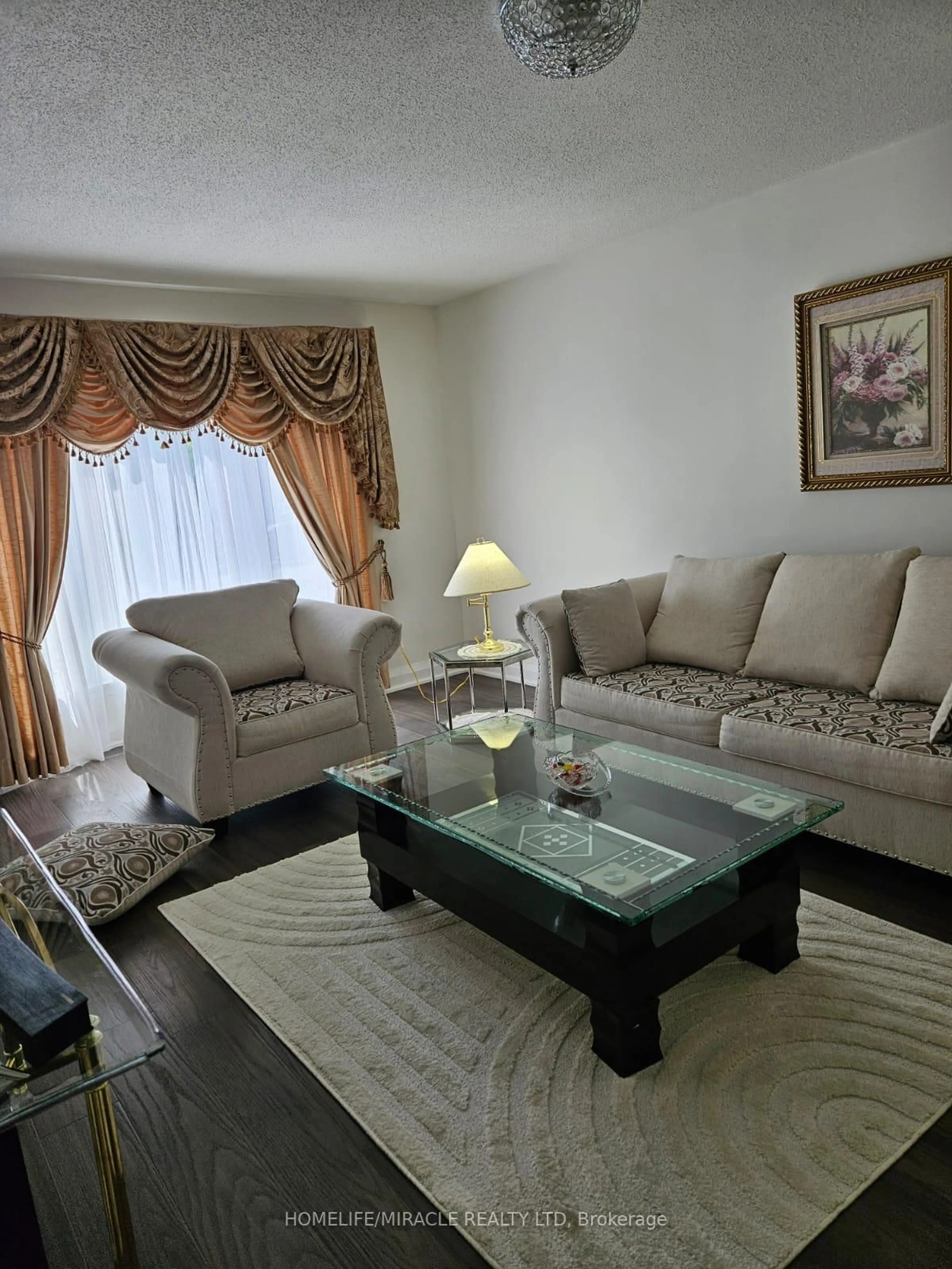 Living room with furniture, unknown for 35 Nottingham Cres, Brampton Ontario L6S 4G3