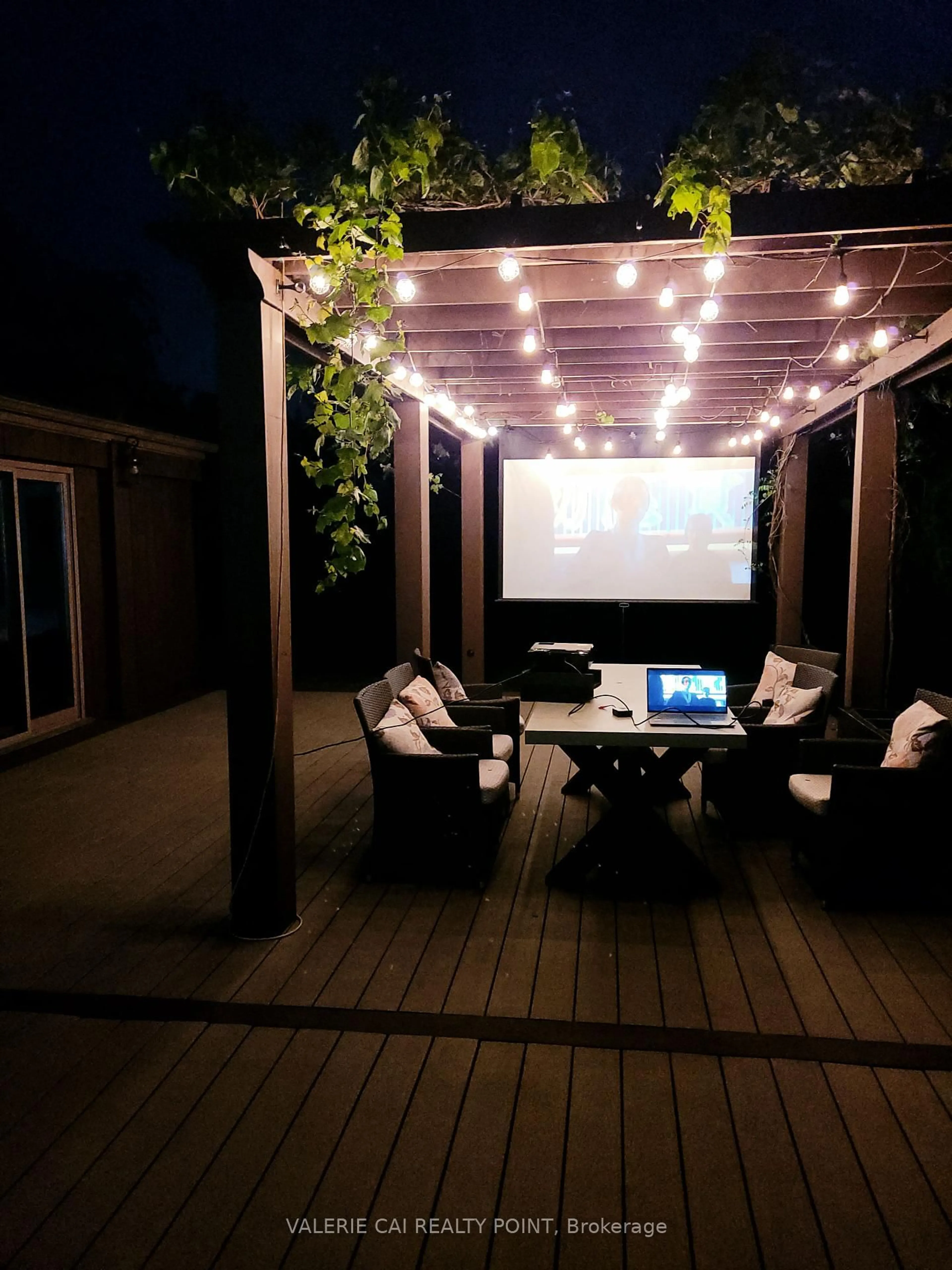 Home theater for 5859 Riverside Pl, Mississauga Ontario L5M 4X1