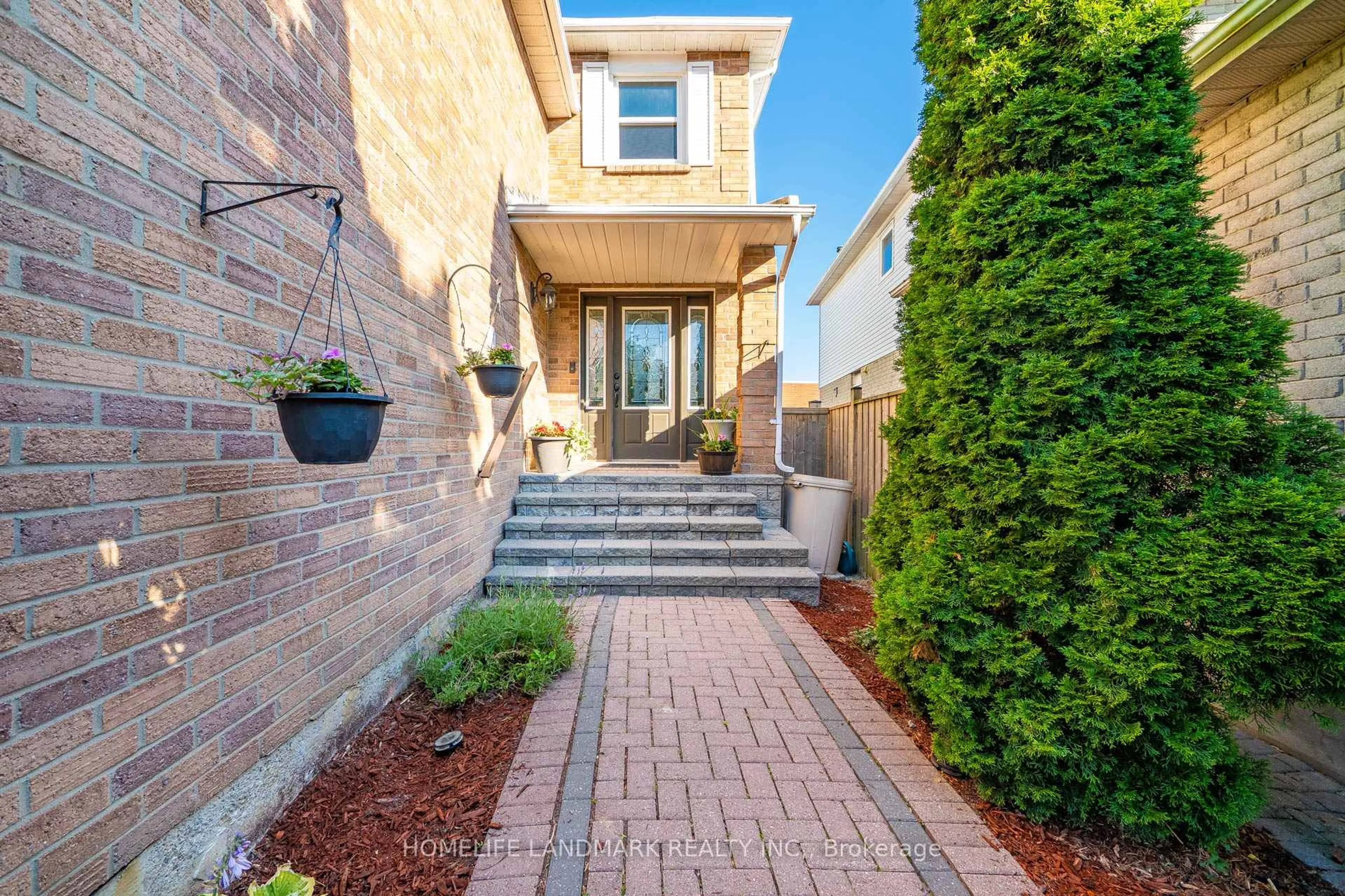 Home with brick exterior material, street for 1544 Kirkrow Cres, Mississauga Ontario L5M 3Y8