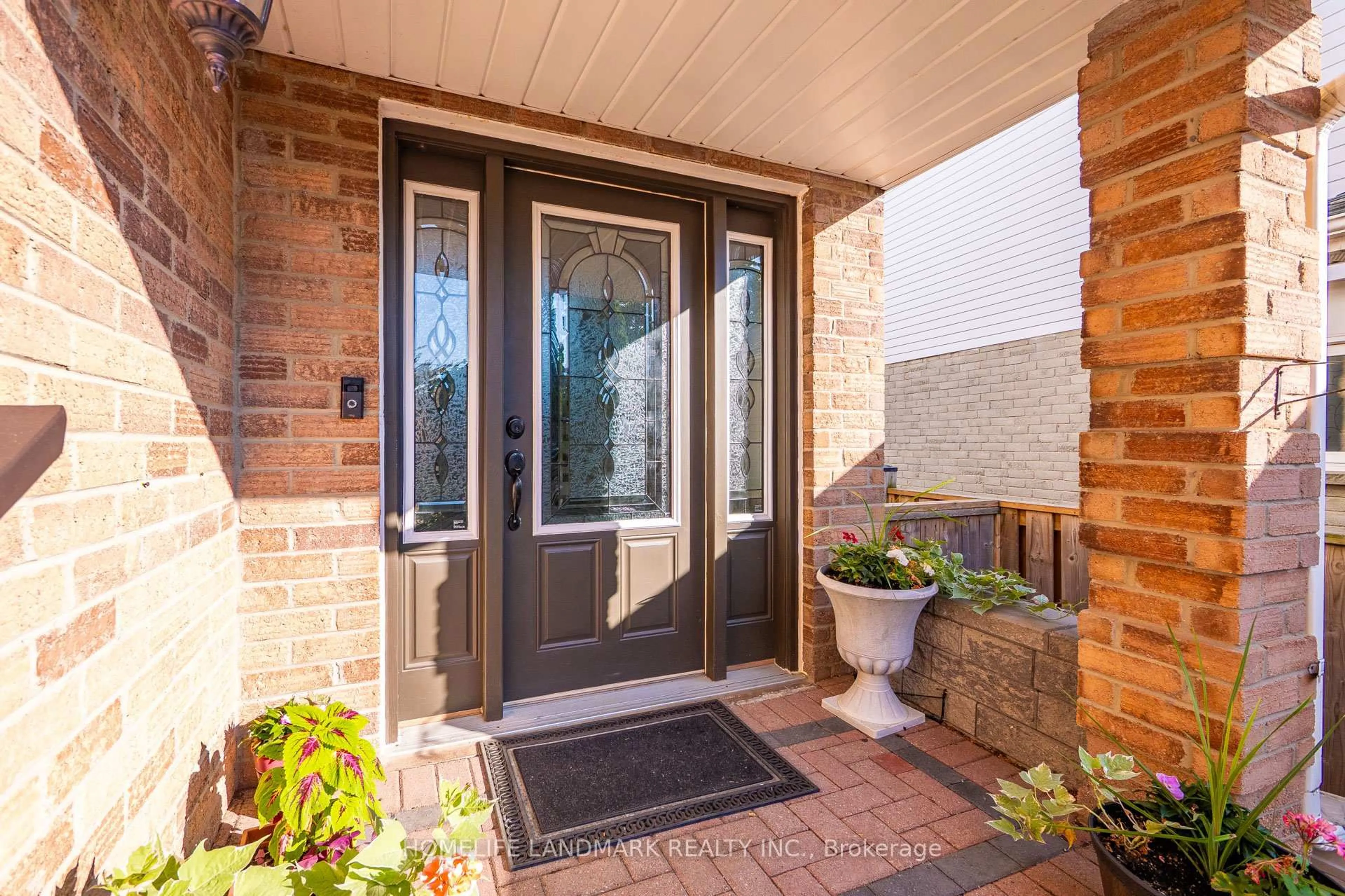 Indoor entryway for 1544 Kirkrow Cres, Mississauga Ontario L5M 3Y8