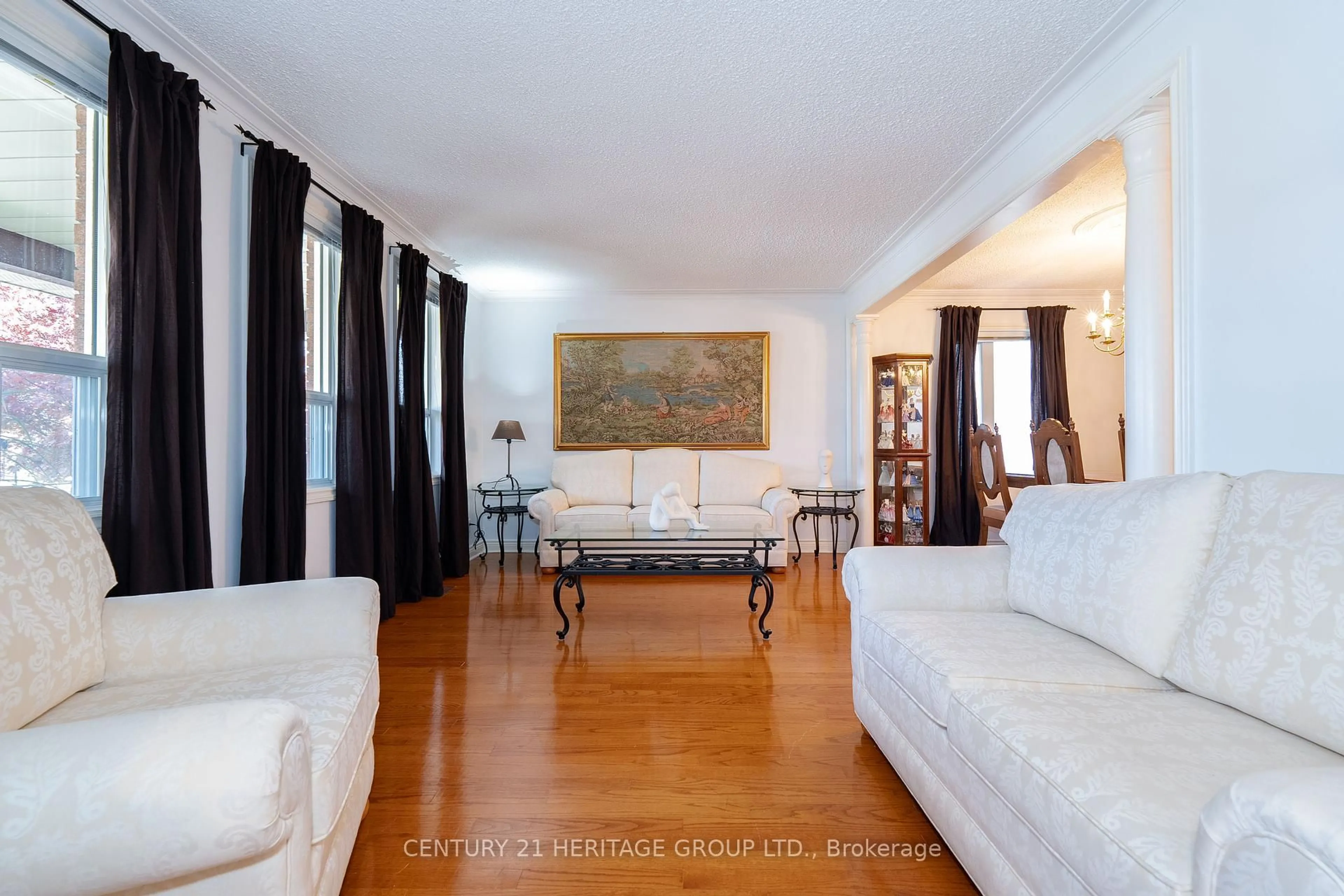 Living room with furniture, unknown for 125 Anthony Rd, Toronto Ontario M3K 1B7