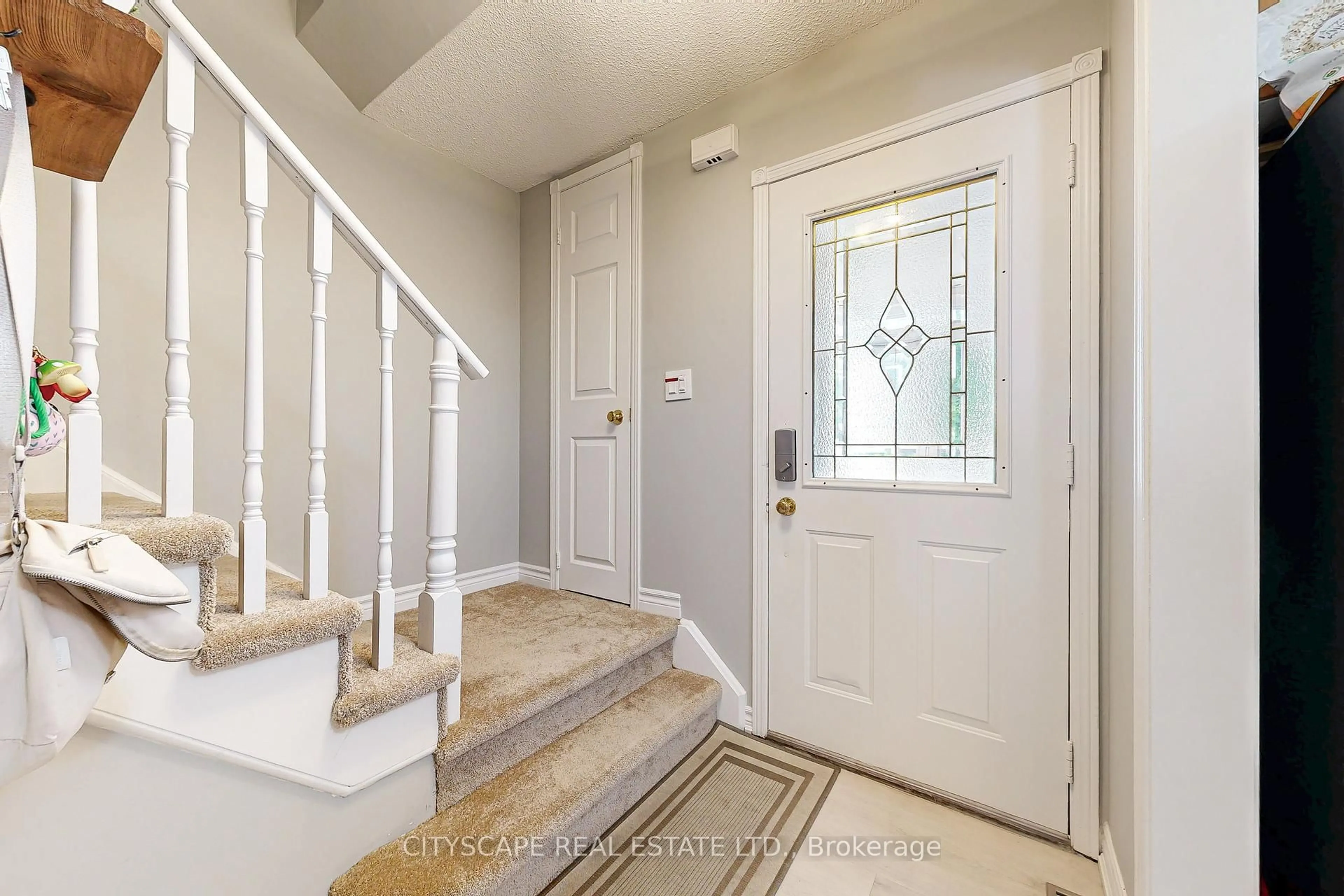 Indoor entryway for 35 Letty Ave, Brampton Ontario L6Y 4T3