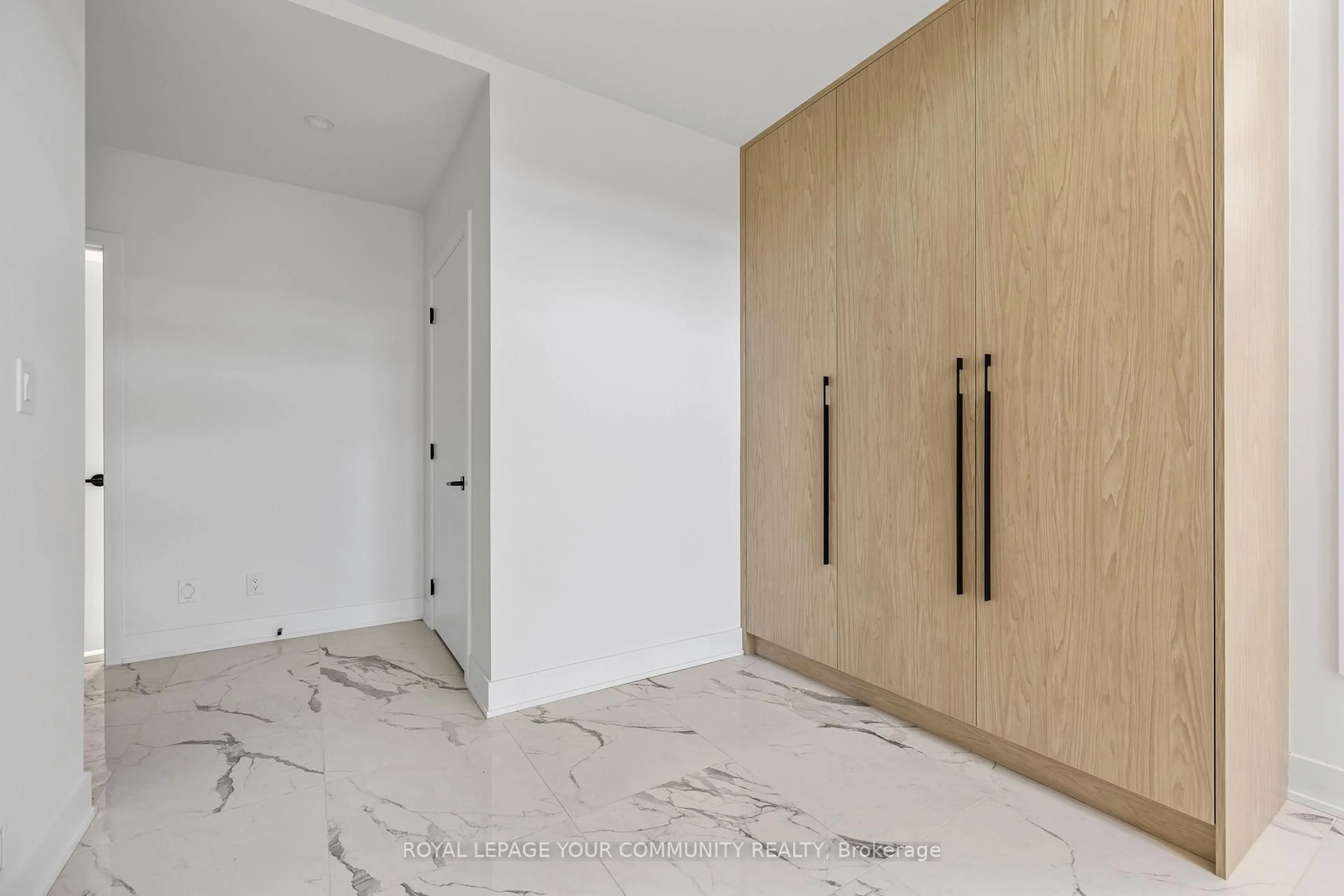 Unknown for 132 Dunbar Rd, Mississauga Ontario L5B 1G7