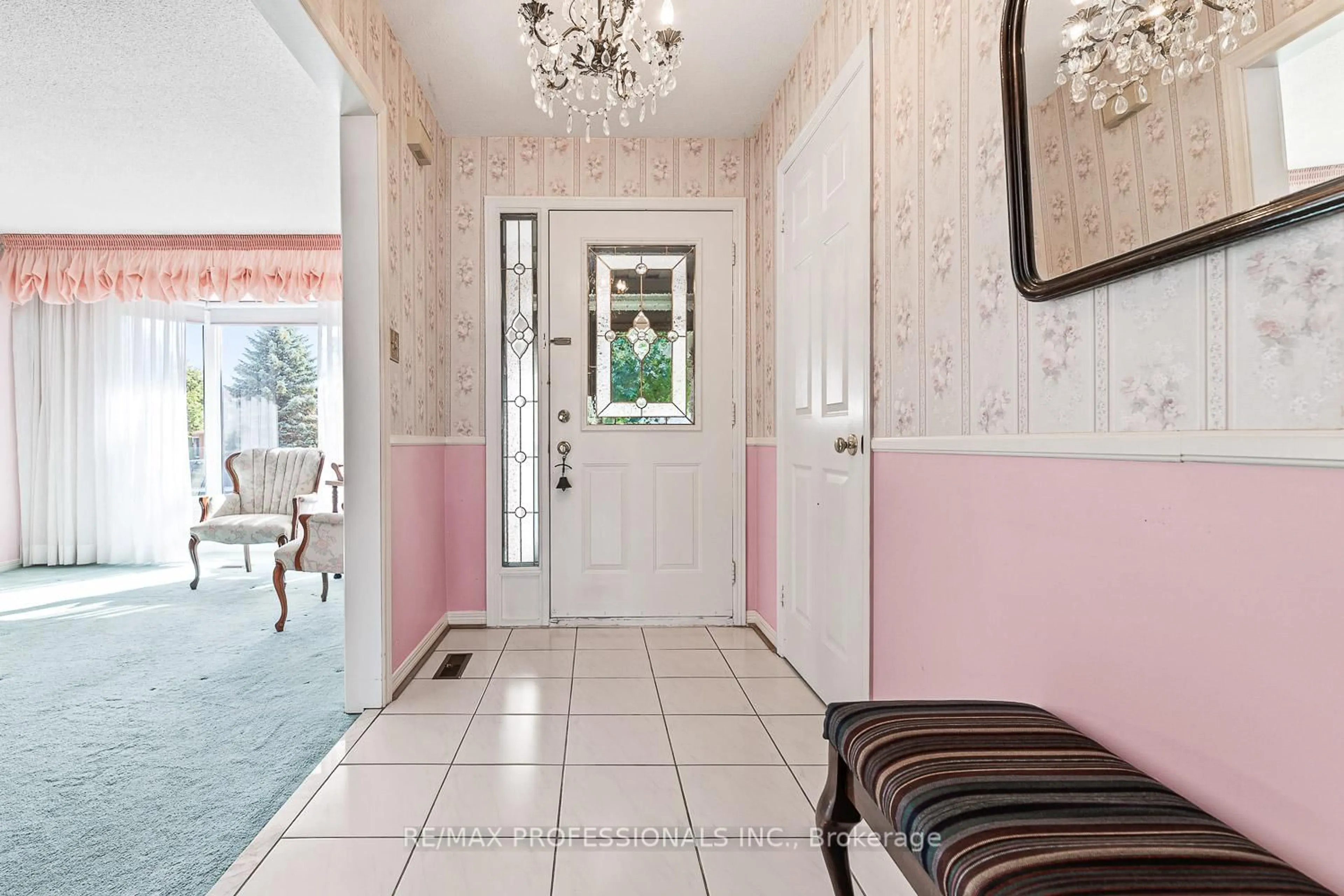 Indoor entryway for 41 McCabe Cres, Caledon Ontario L7E 5W8
