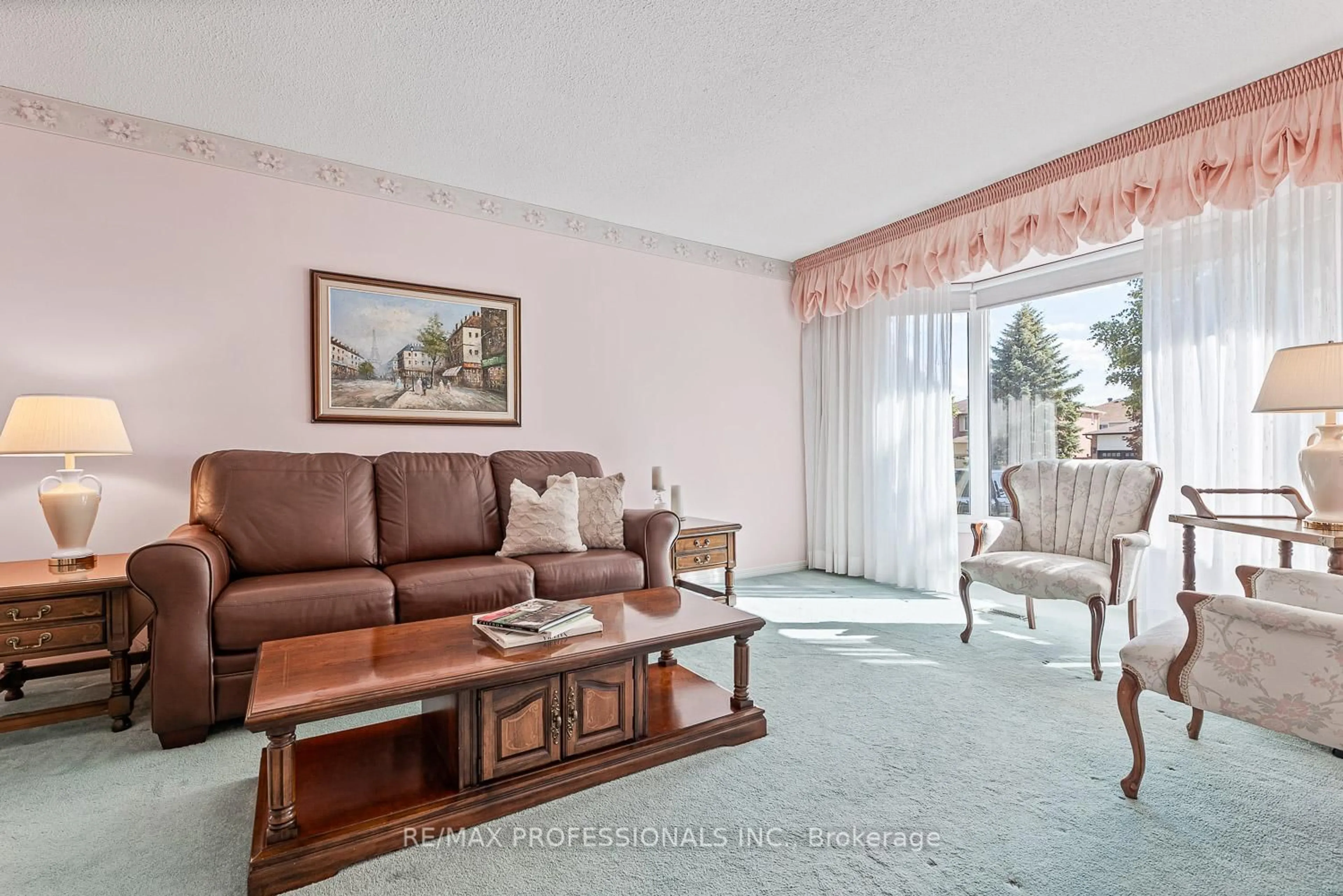 Living room with furniture, unknown for 41 McCabe Cres, Caledon Ontario L7E 5W8