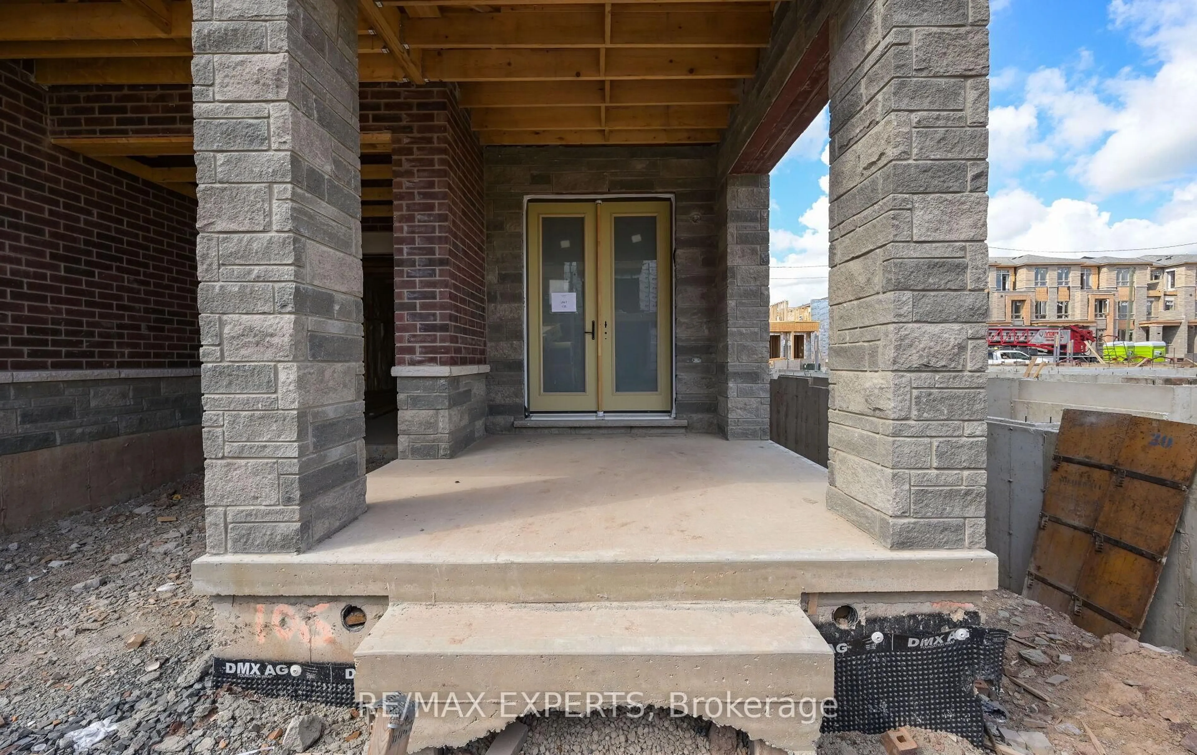 Indoor entryway for 3304 Azam Way, Oakville Ontario L6M 5S2