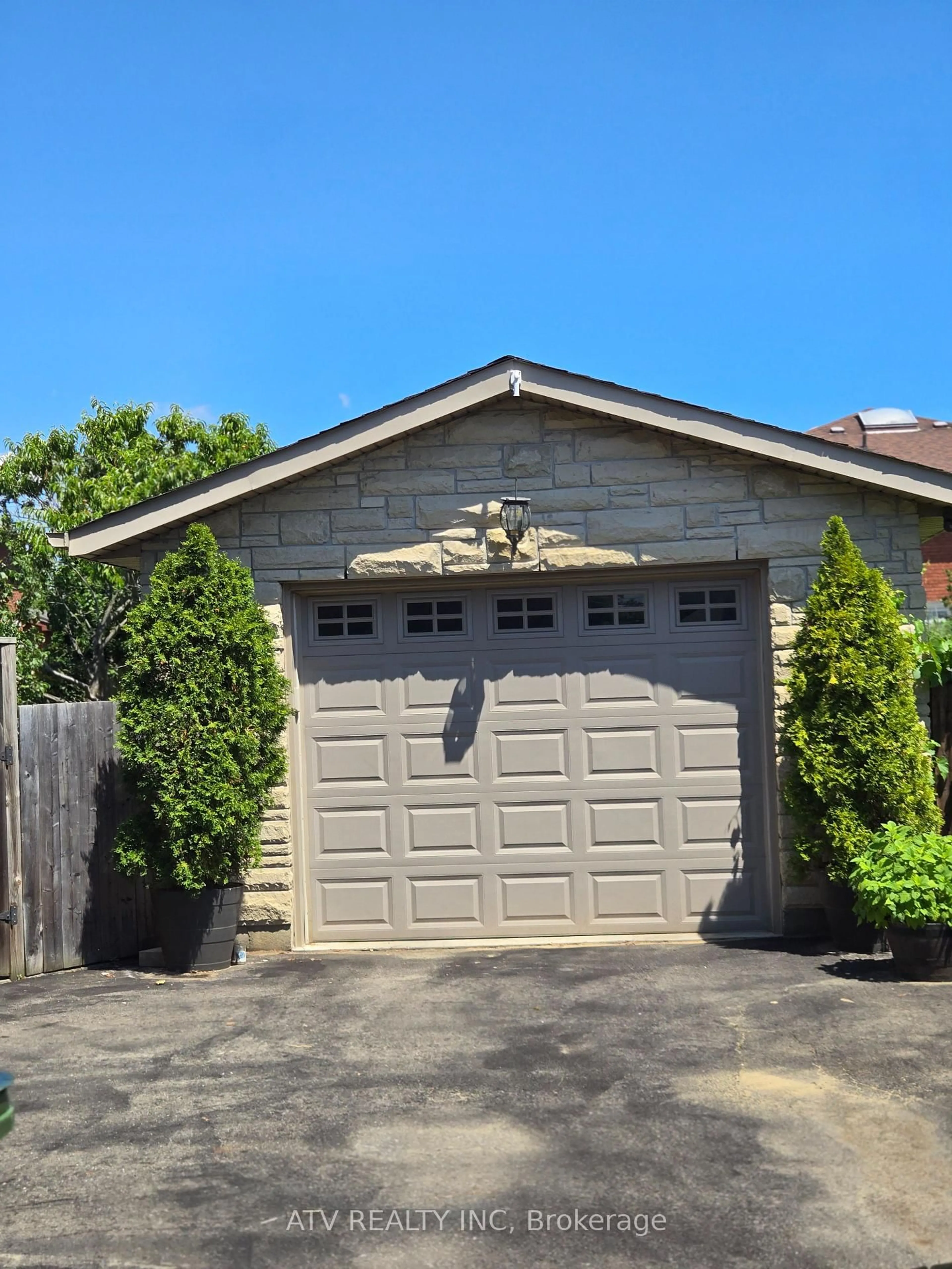 Indoor garage for 171 Beta St, Toronto Ontario M8W 4H5