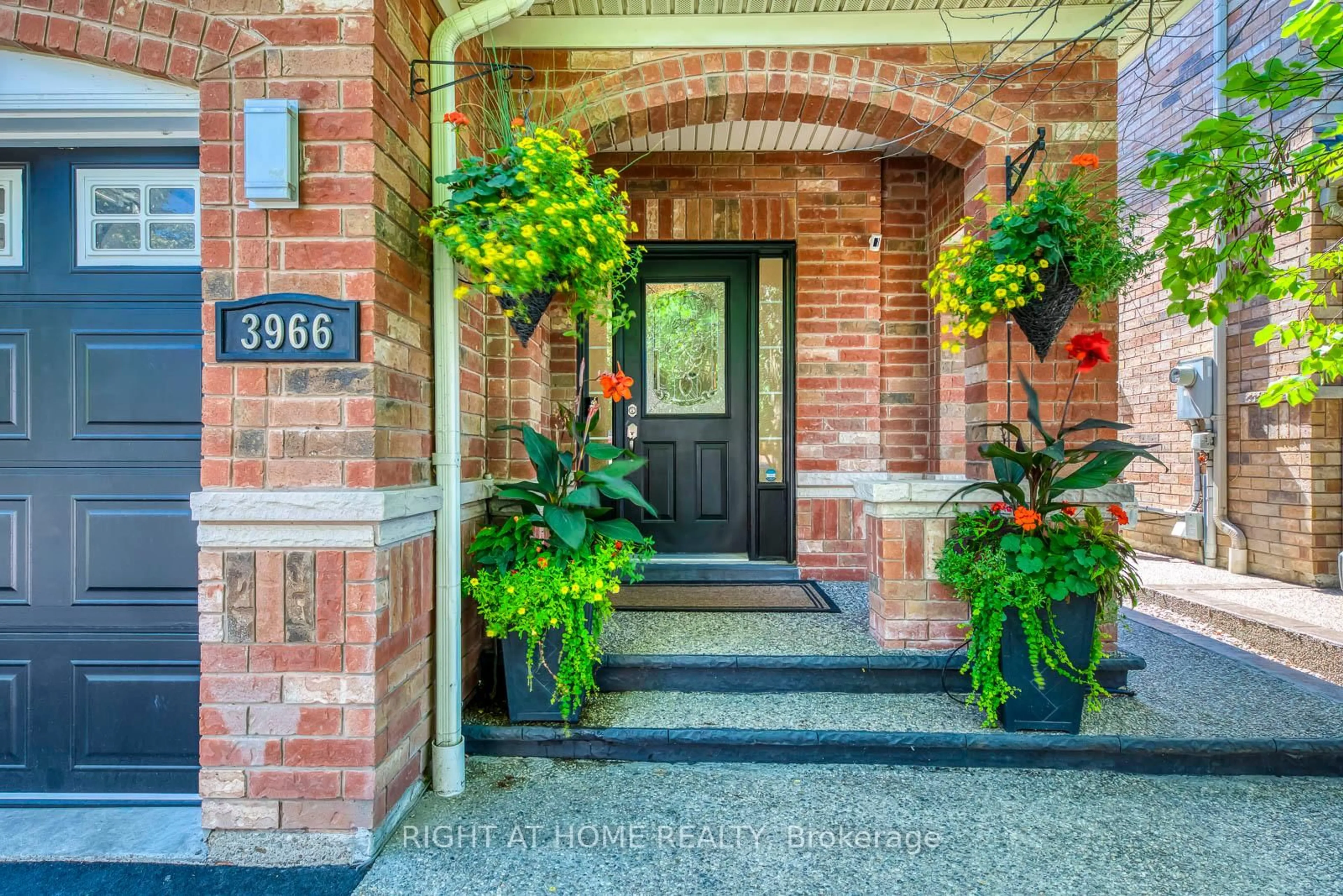 Indoor entryway for 3966 Skyview St, Mississauga Ontario L5M 8A2