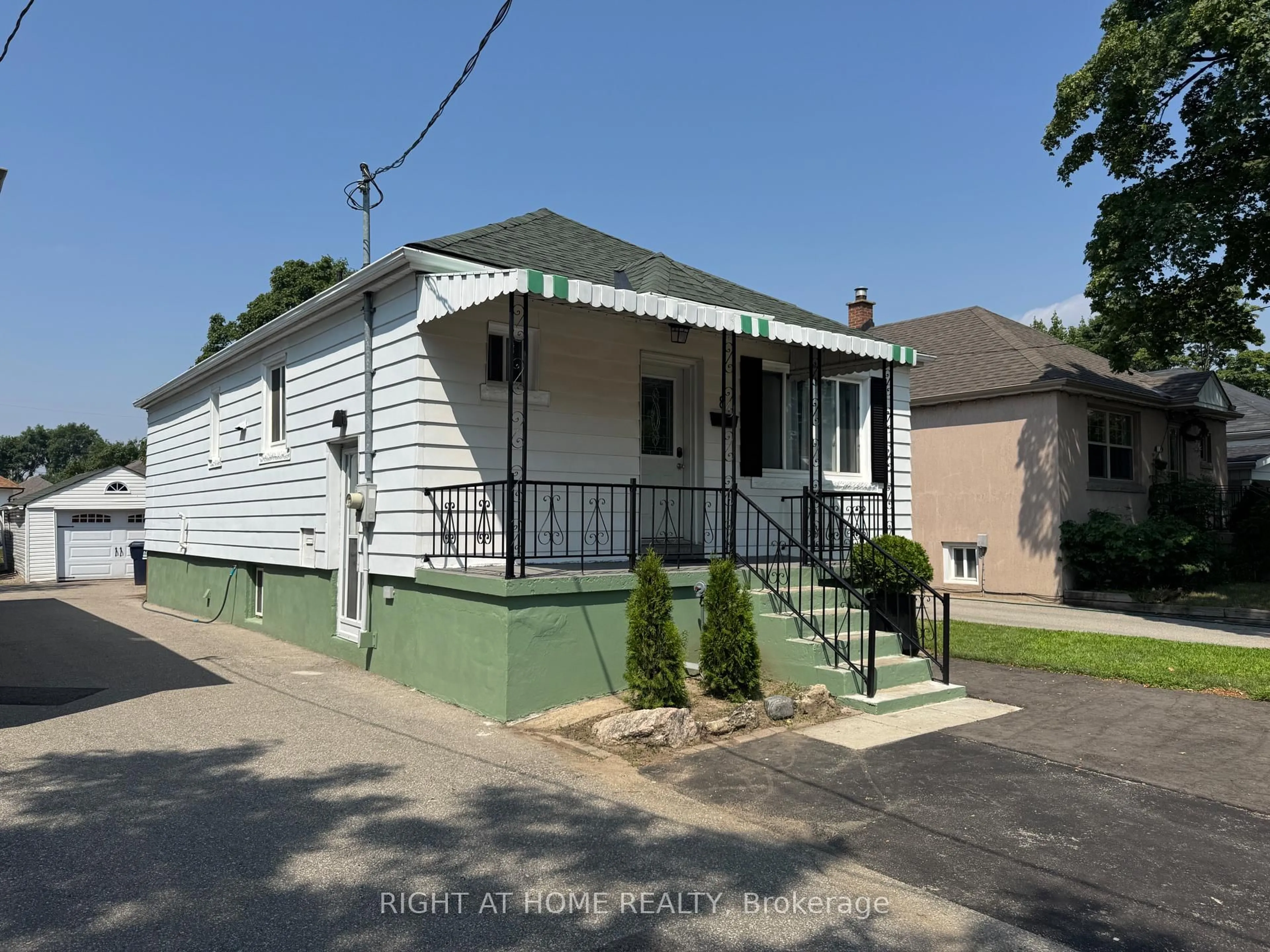 Unknown for 8 Culnan Ave, Toronto Ontario M8Z 5A8