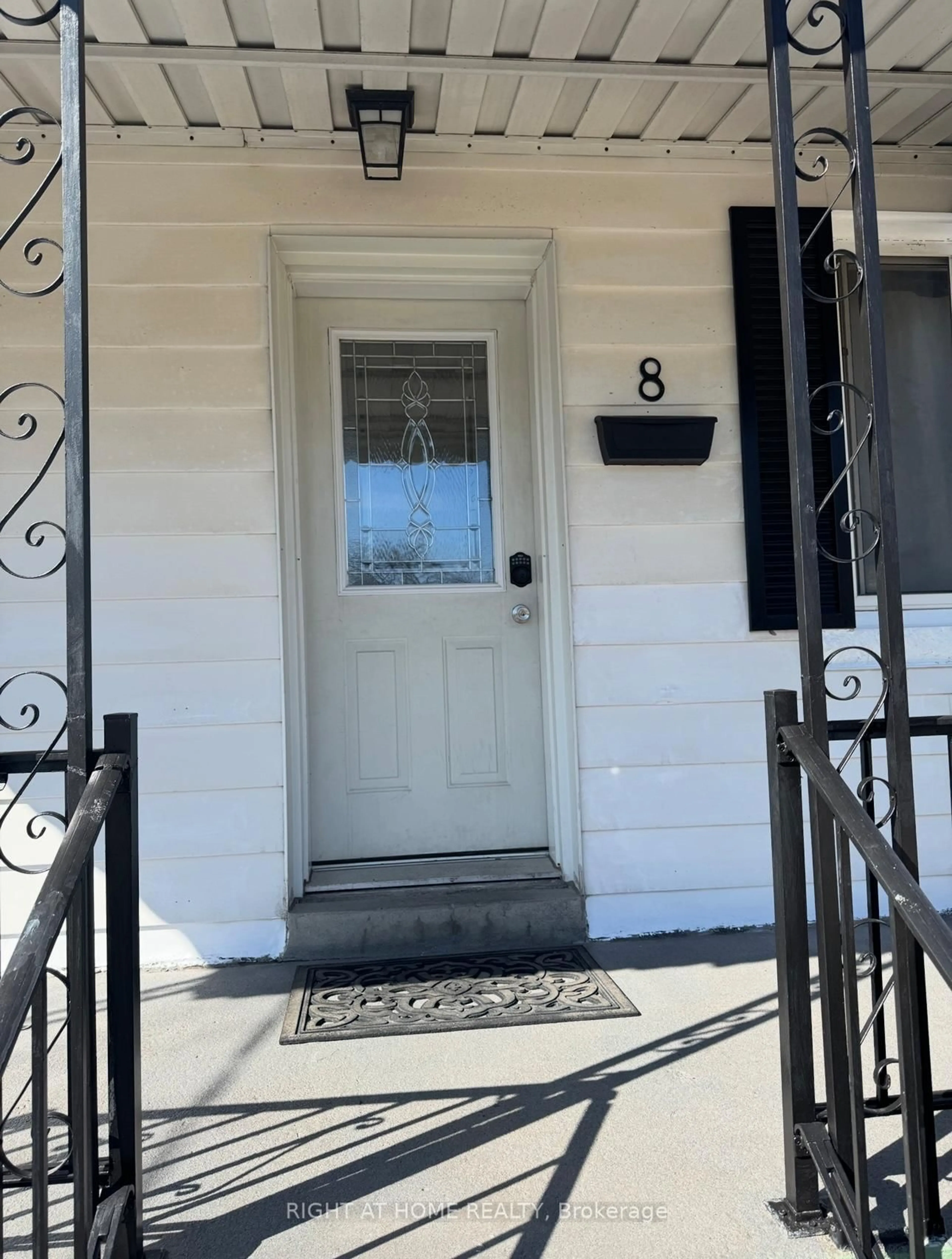 Indoor entryway for 8 Culnan Ave, Toronto Ontario M8Z 5A8