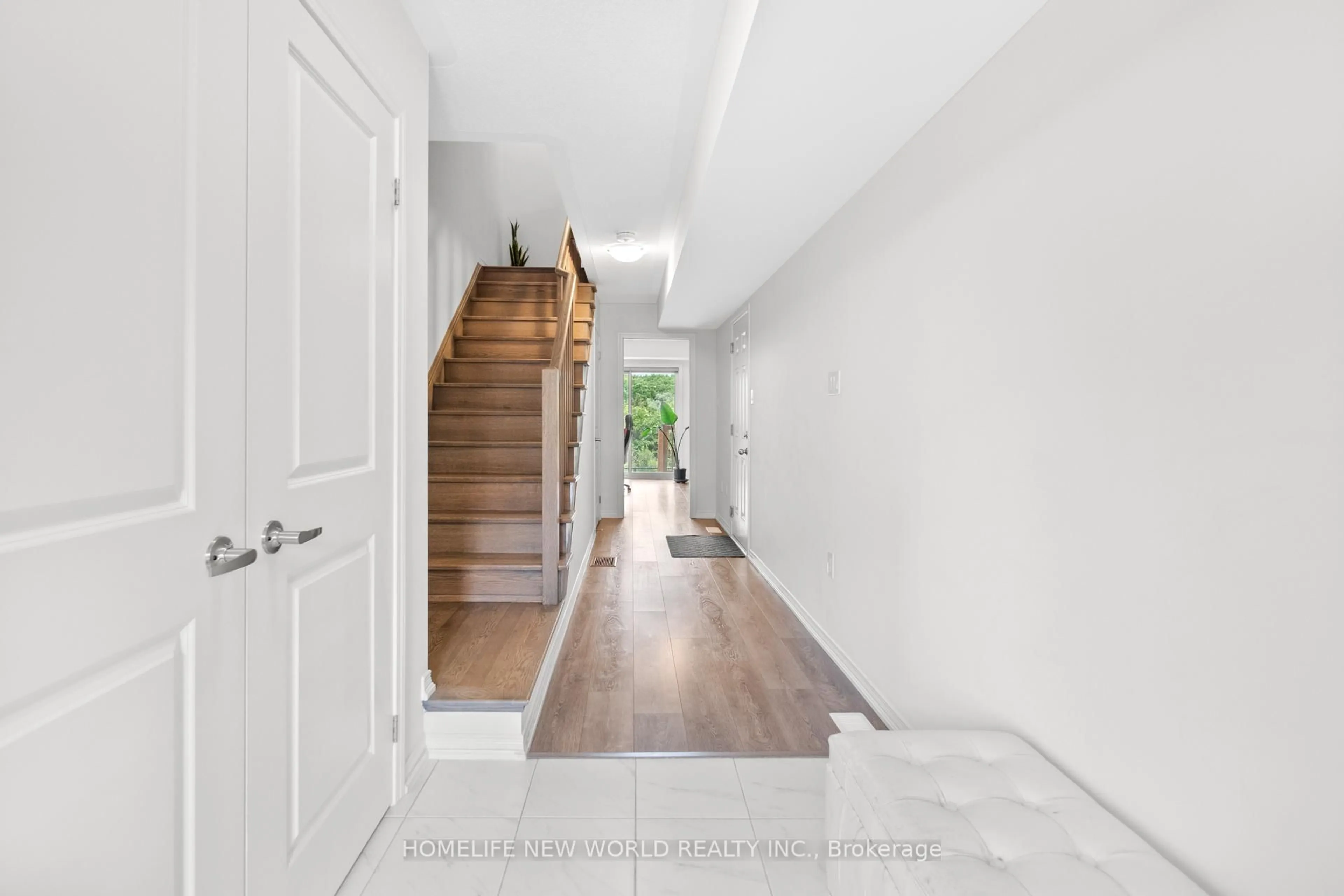 Indoor entryway for 51 Woodstream Dr, Toronto Ontario M9W 0G1