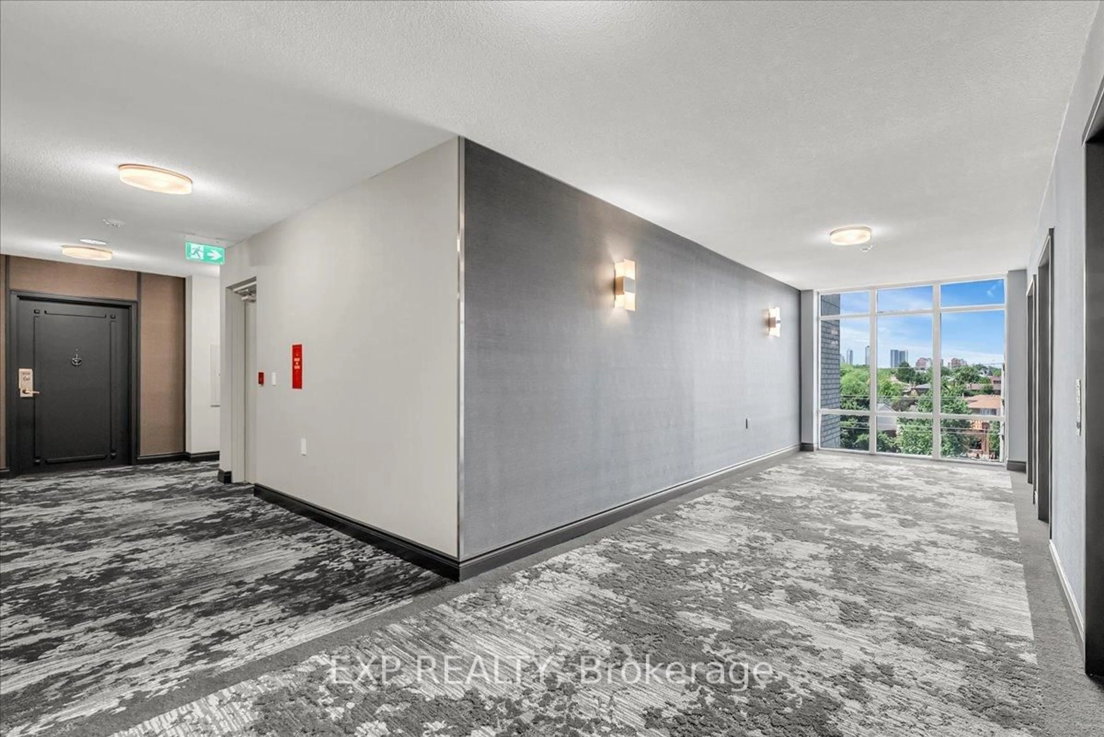 Indoor foyer for 200 Burnhamthrope Rd #607, Mississauga Ontario L5A 4L4