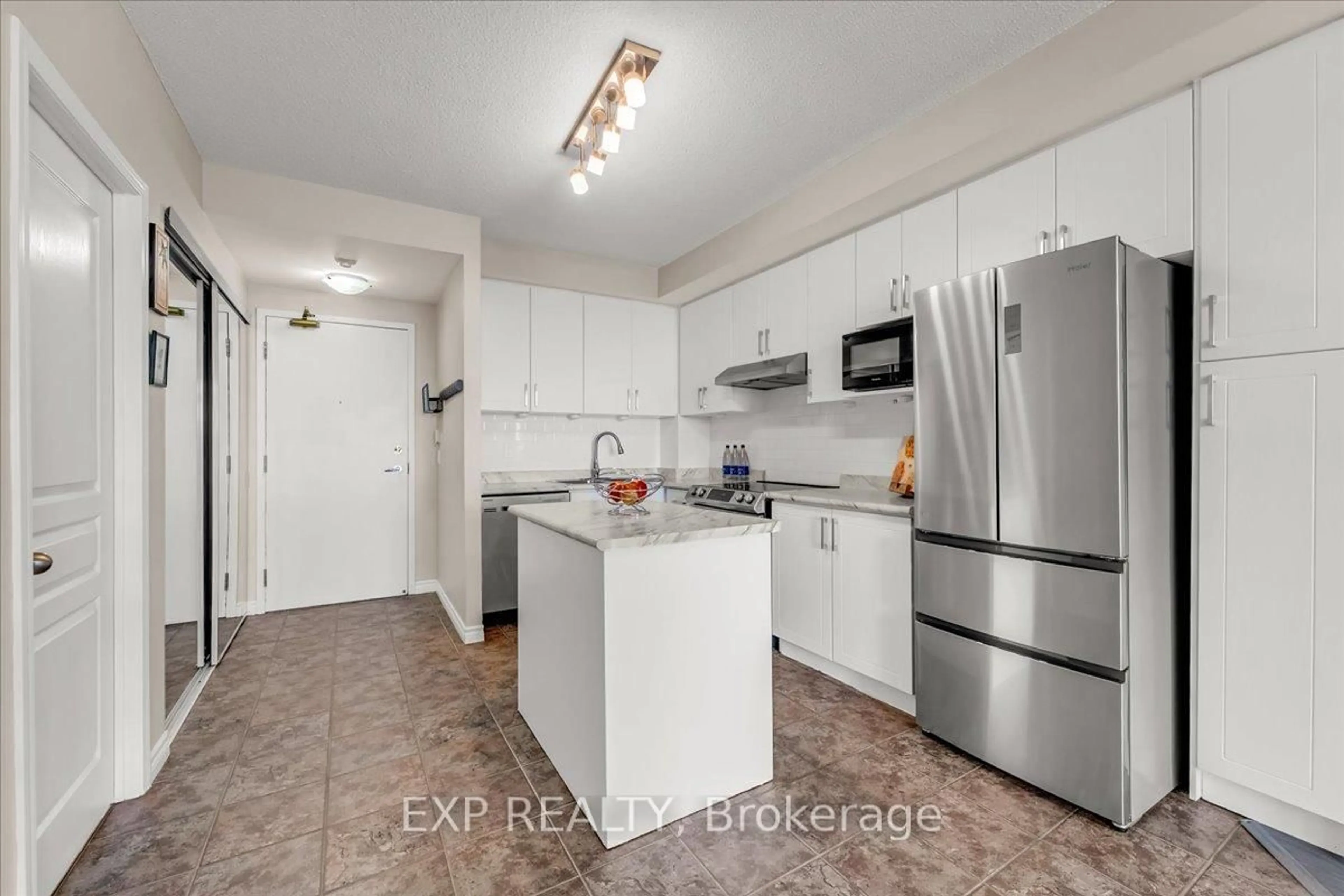 Standard kitchen, unknown for 200 Burnhamthrope Rd #607, Mississauga Ontario L5A 4L4