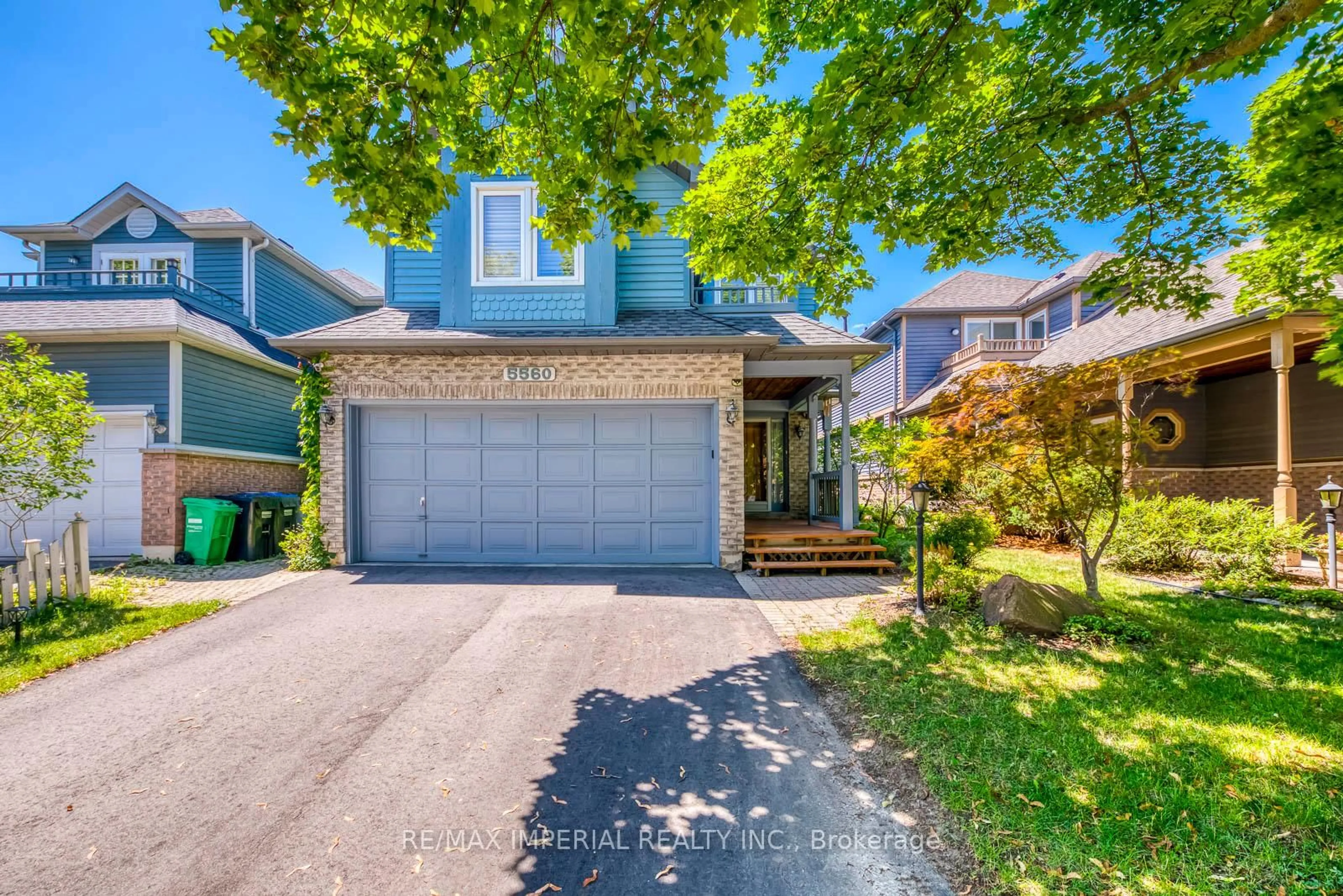 Home with vinyl exterior material, street for 5560 Middlebury Dr, Mississauga Ontario L5M 5G8