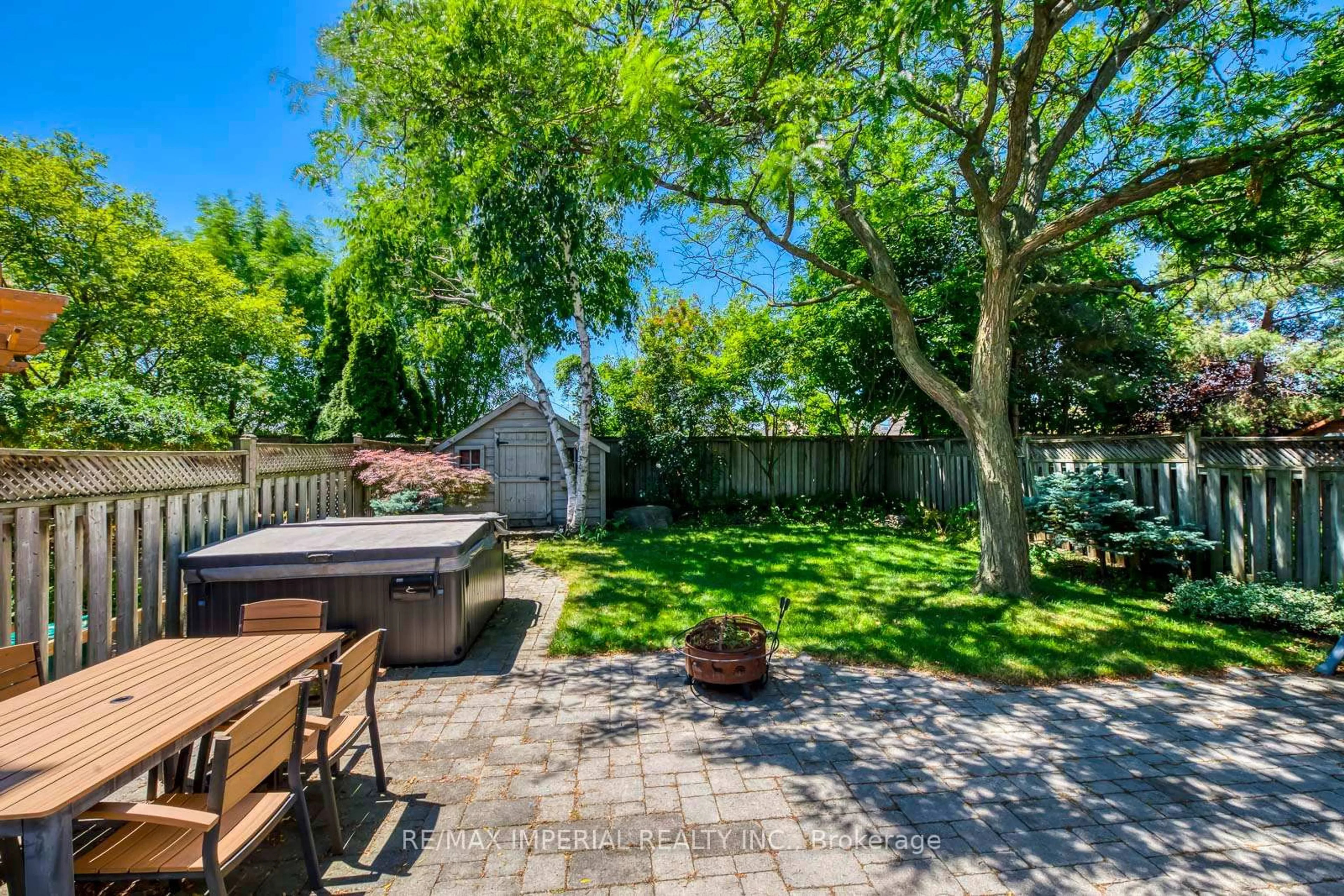 Patio, street for 5560 Middlebury Dr, Mississauga Ontario L5M 5G8