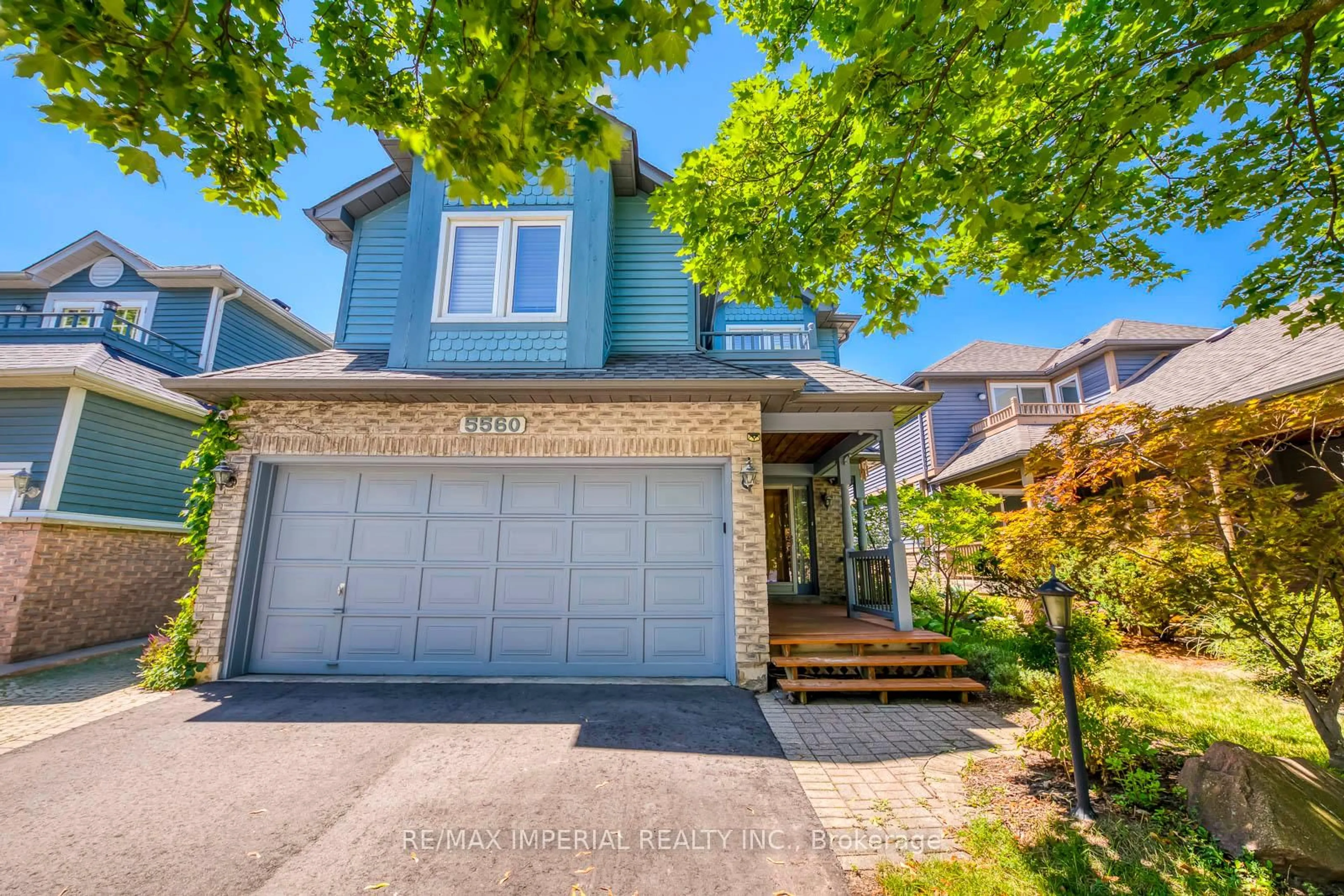 Home with vinyl exterior material, street for 5560 Middlebury Dr, Mississauga Ontario L5M 5G8