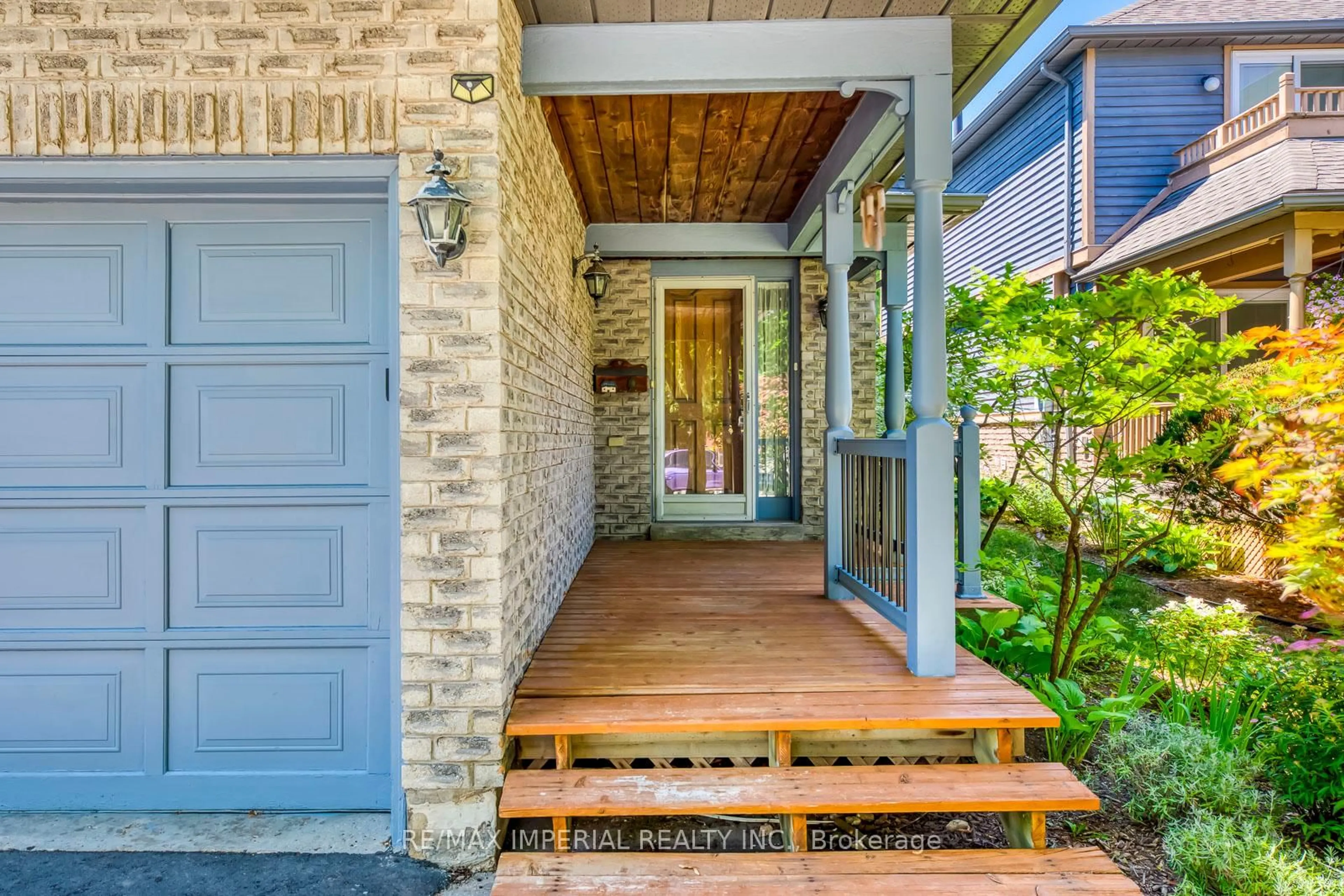 Indoor entryway for 5560 Middlebury Dr, Mississauga Ontario L5M 5G8