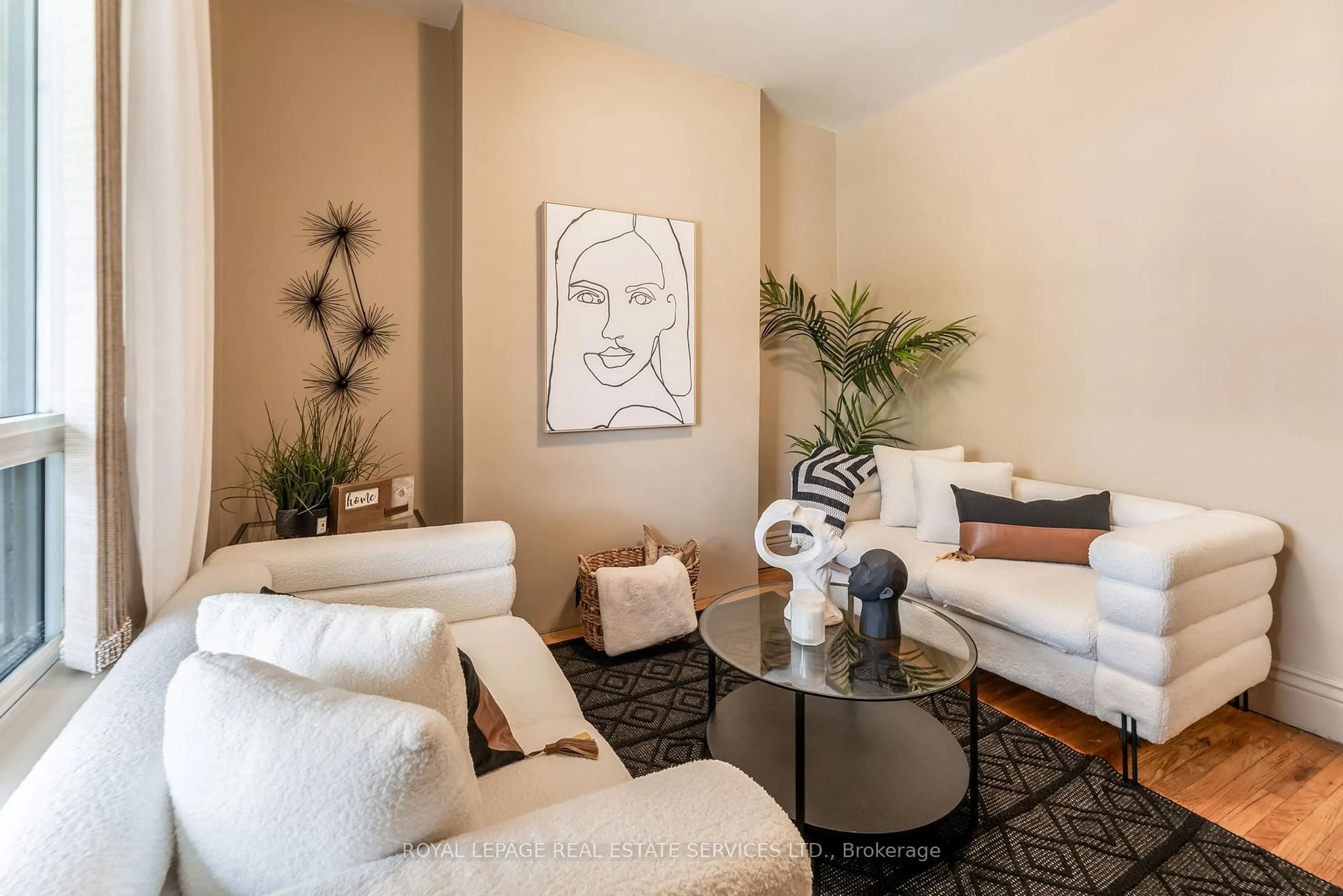 Living room with furniture, unknown for 53 Exeter St, Toronto Ontario M6N 1G3