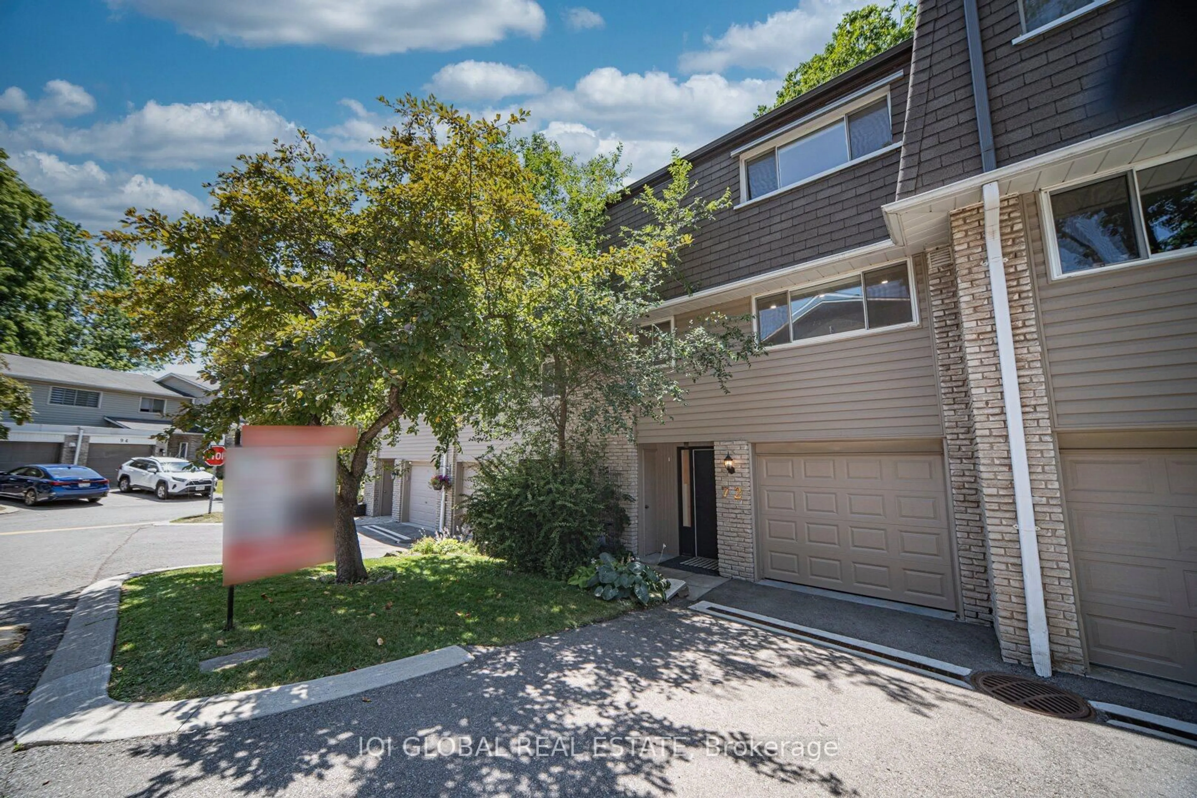 A pic from outside/outdoor area/front of a property/back of a property/a pic from drone, street for 1270 Gainsborough Dr #72, Oakville Ontario L6H 2L2