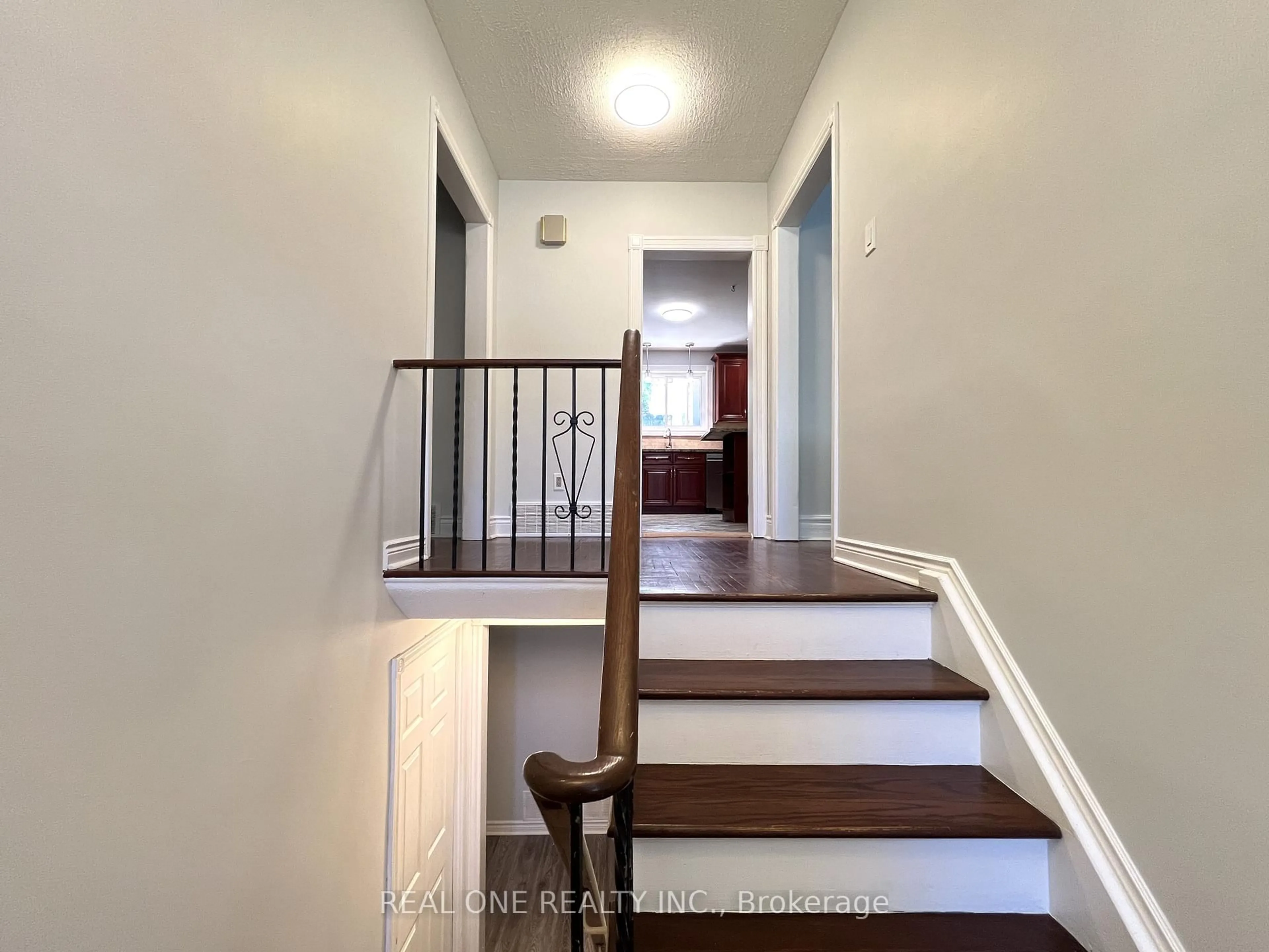 Unknown for 462 Willis Dr, Oakville Ontario L6L 4V5