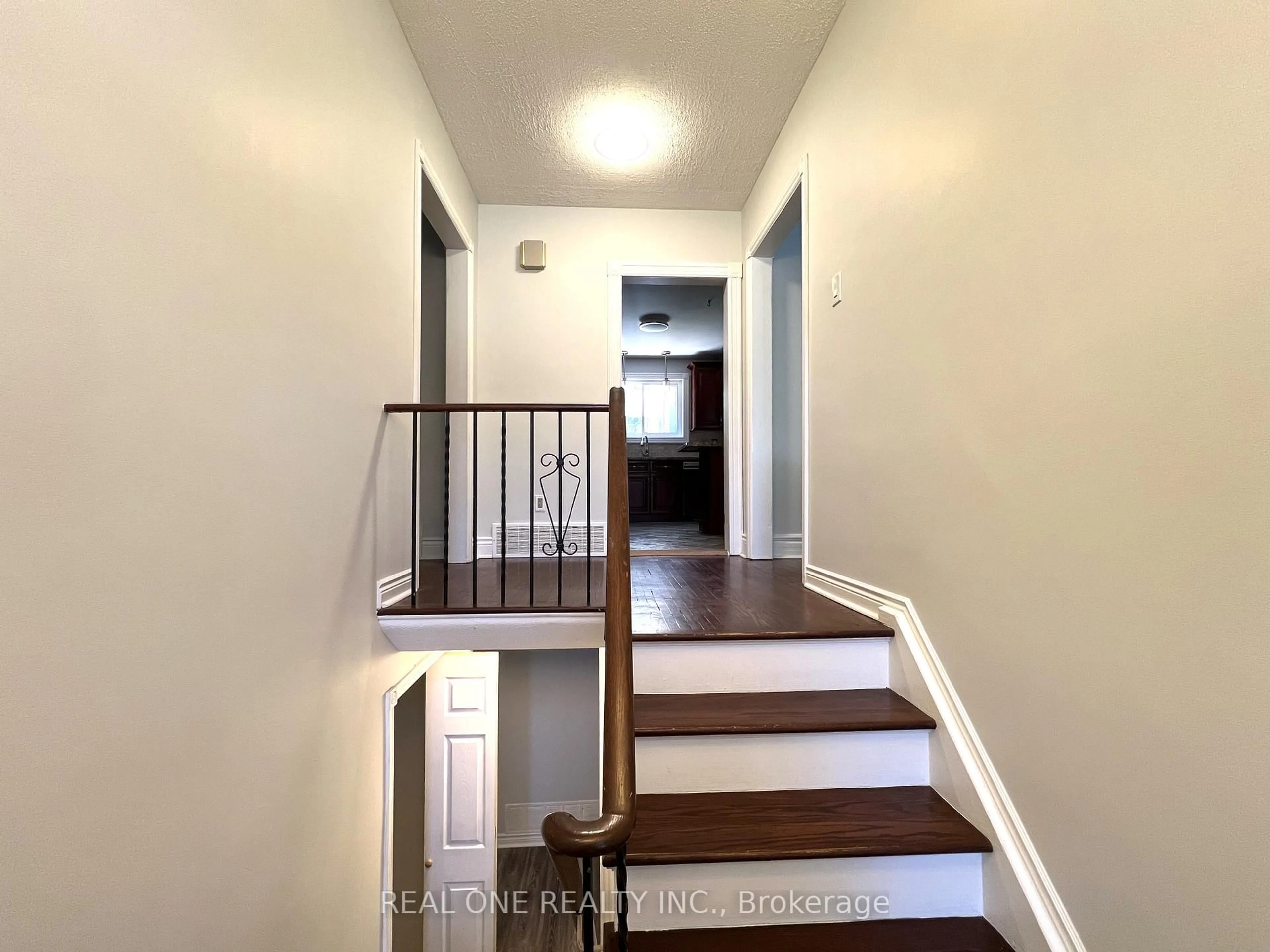 Unknown for 462 Willis Dr, Oakville Ontario L6L 4V5