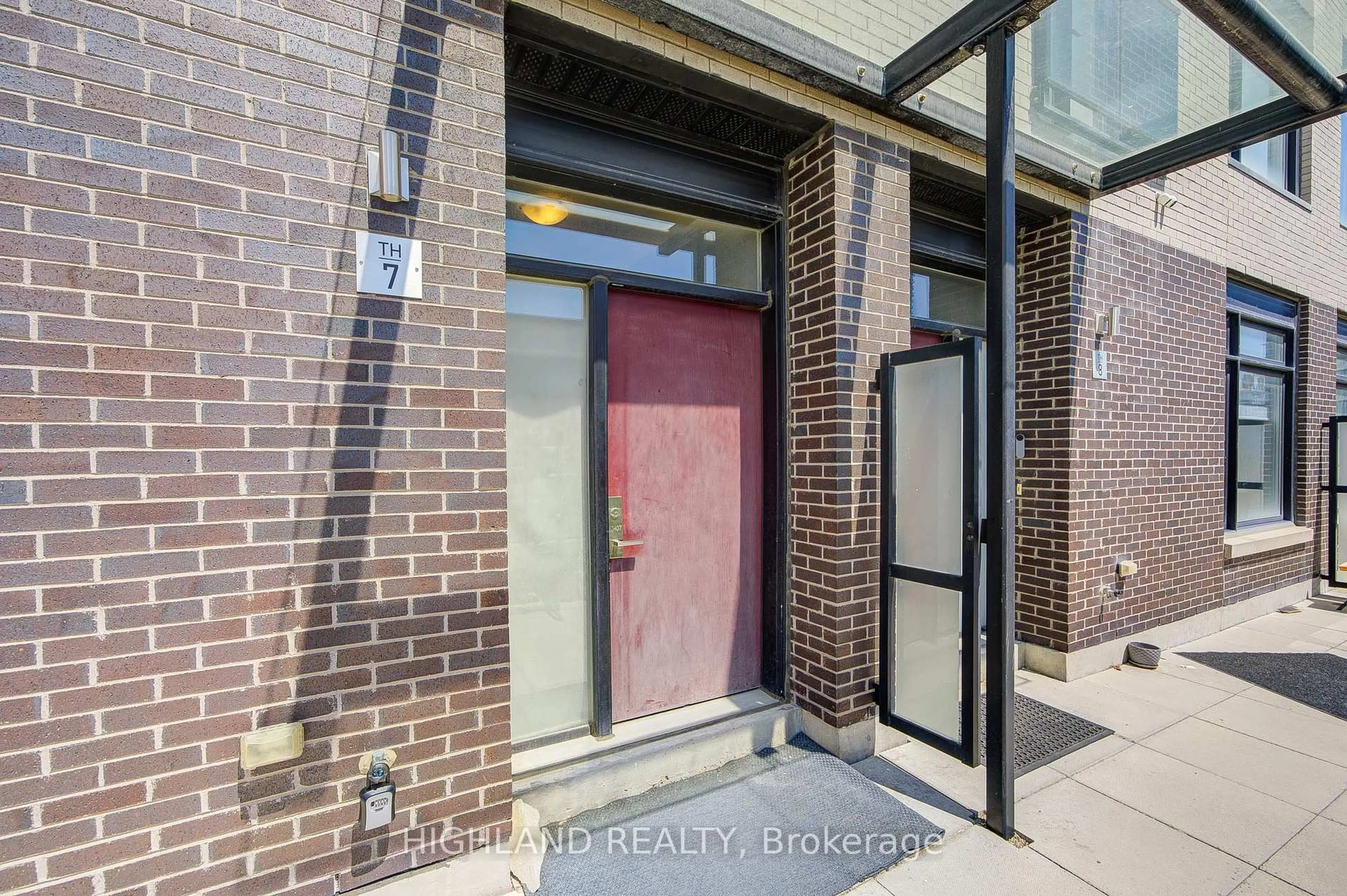 Indoor entryway for 4030 Parkside Village Dr #7, Mississauga Ontario L5B 0K2