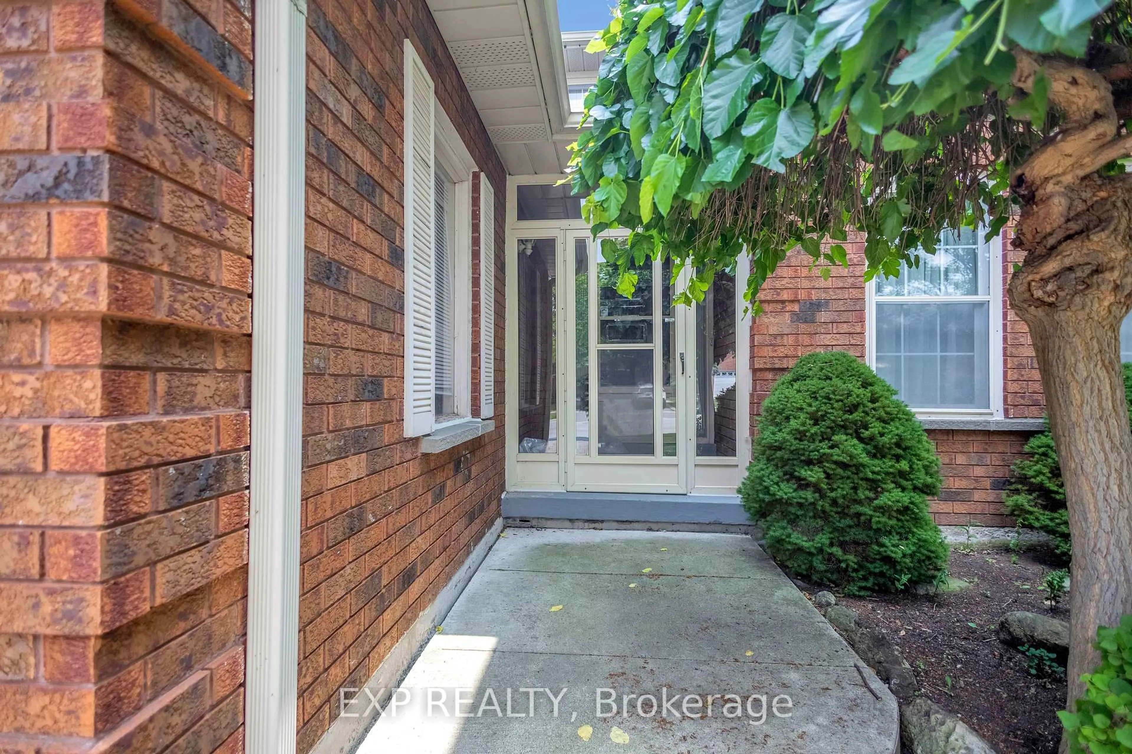 Indoor entryway for 2138 The Chse, Mississauga Ontario L5M 3C8