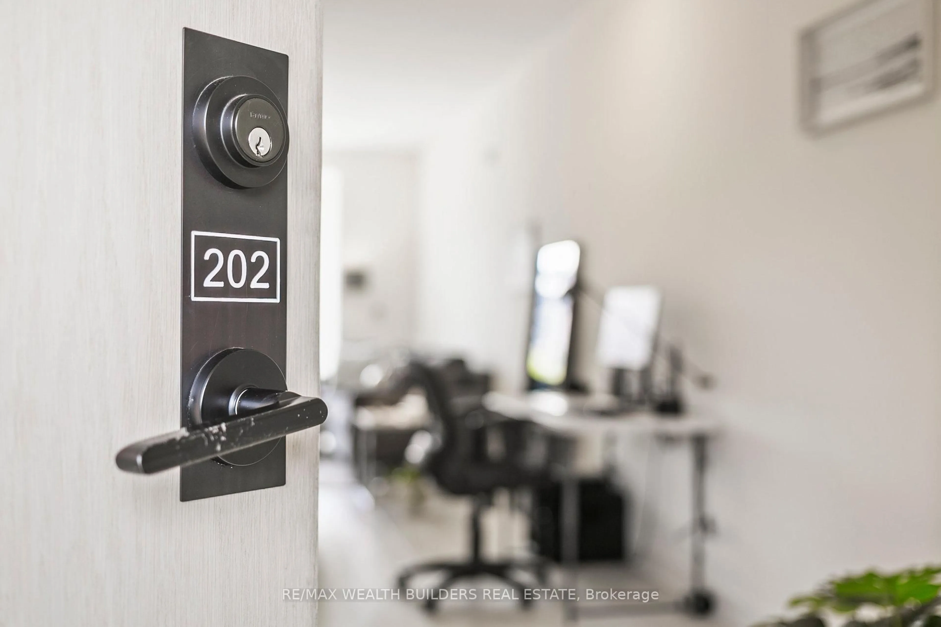 A pic of a room for 150 Sabina Dr #202, Oakville Ontario L6H 0W3