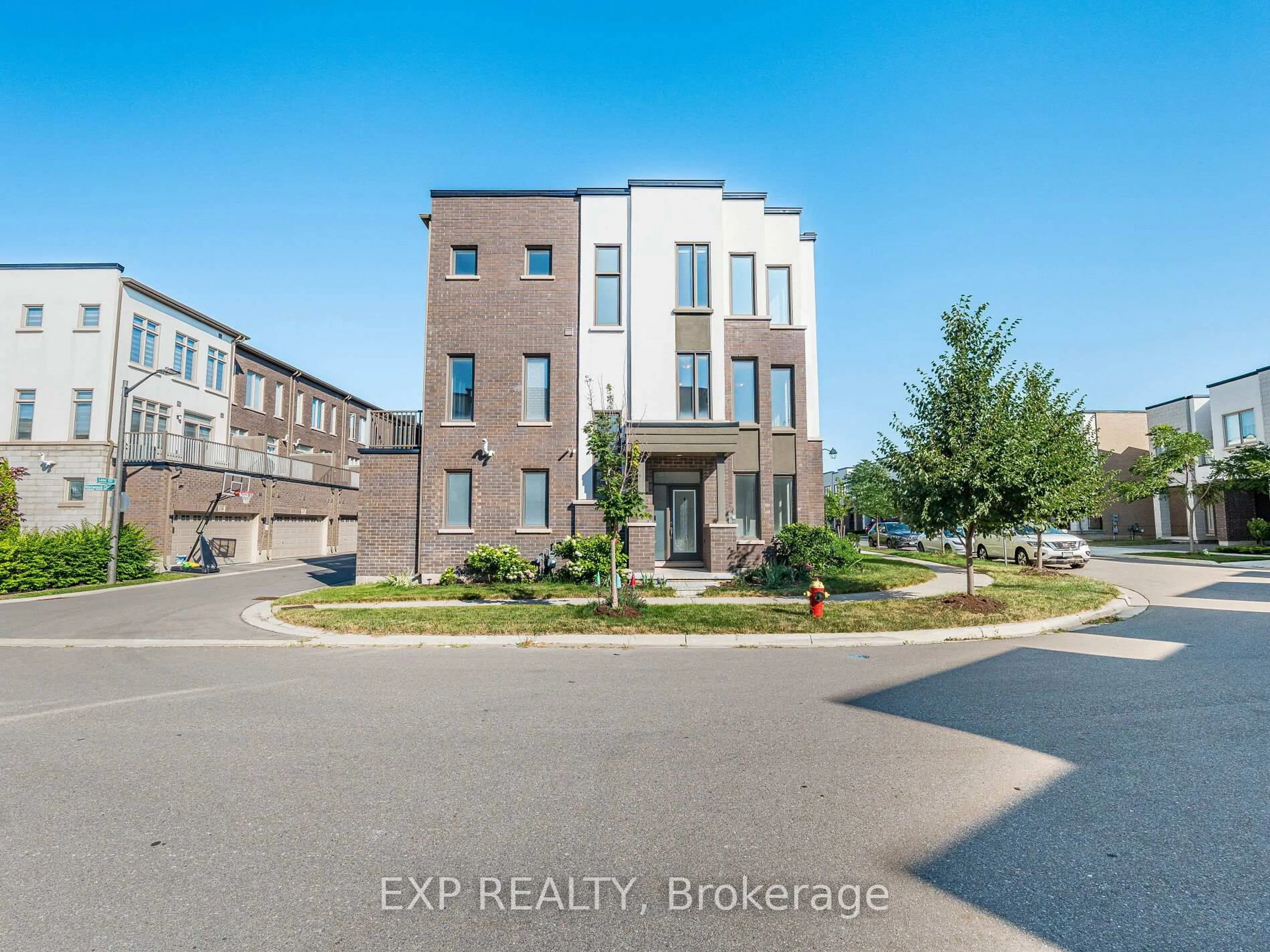 A pic from outside/outdoor area/front of a property/back of a property/a pic from drone, street for 3128 Mintwood Circ, Oakville Ontario L6H 7C3