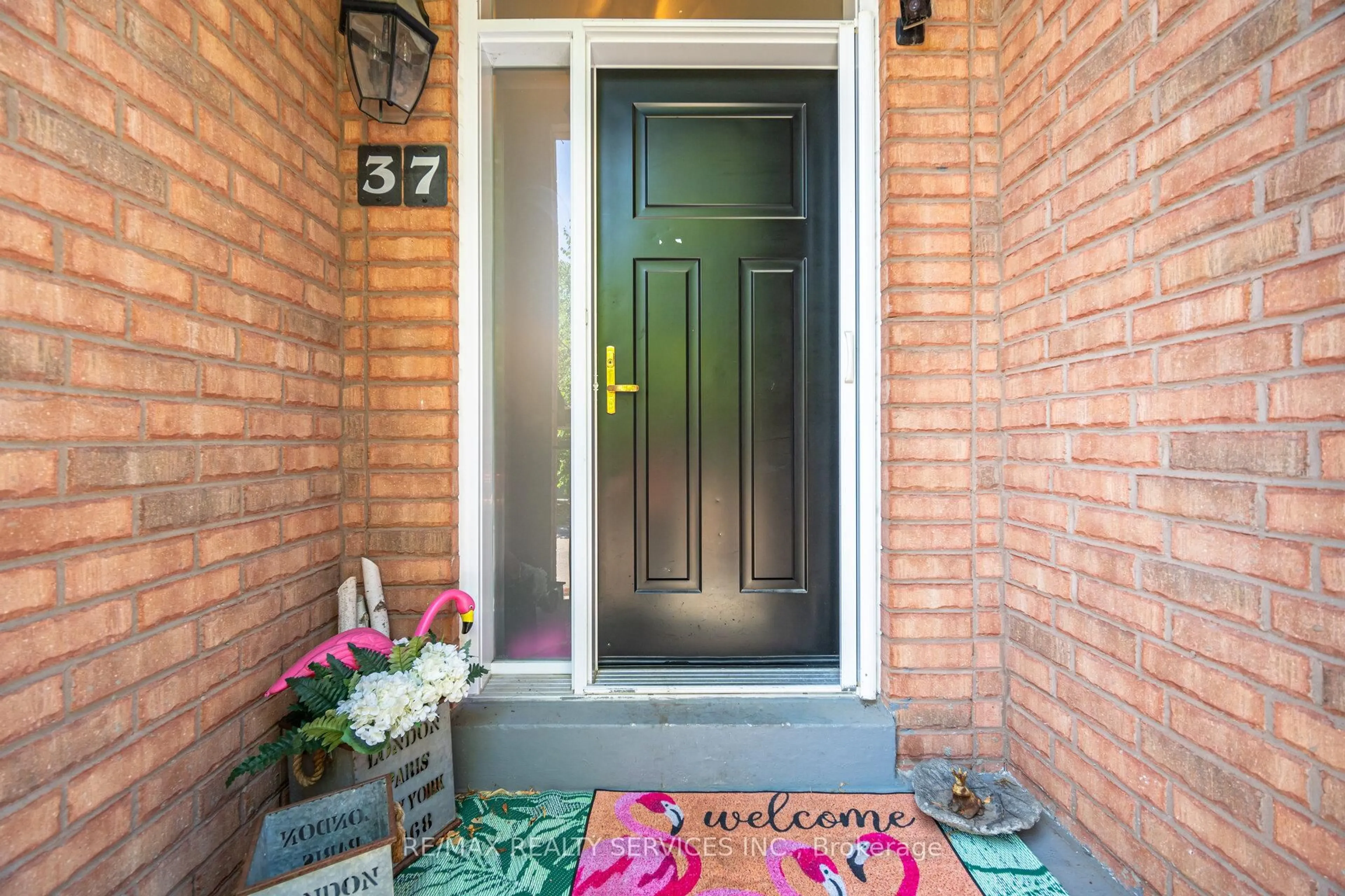 Indoor entryway for 170 Havelock Dr #37, Brampton Ontario L6W 4T3