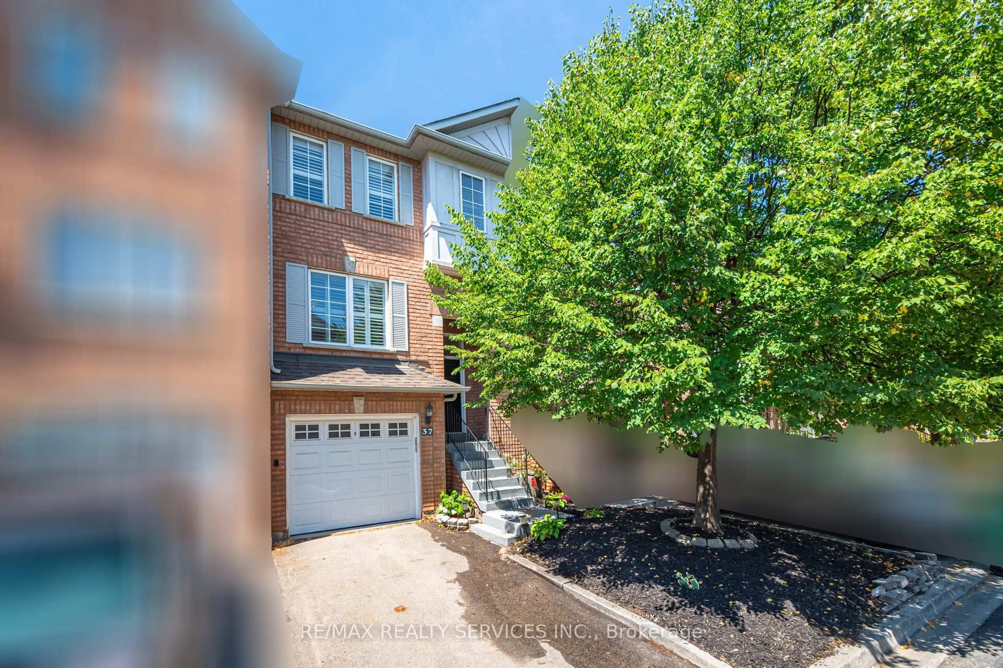 A pic from outside/outdoor area/front of a property/back of a property/a pic from drone, street for 170 Havelock Dr #37, Brampton Ontario L6W 4T3
