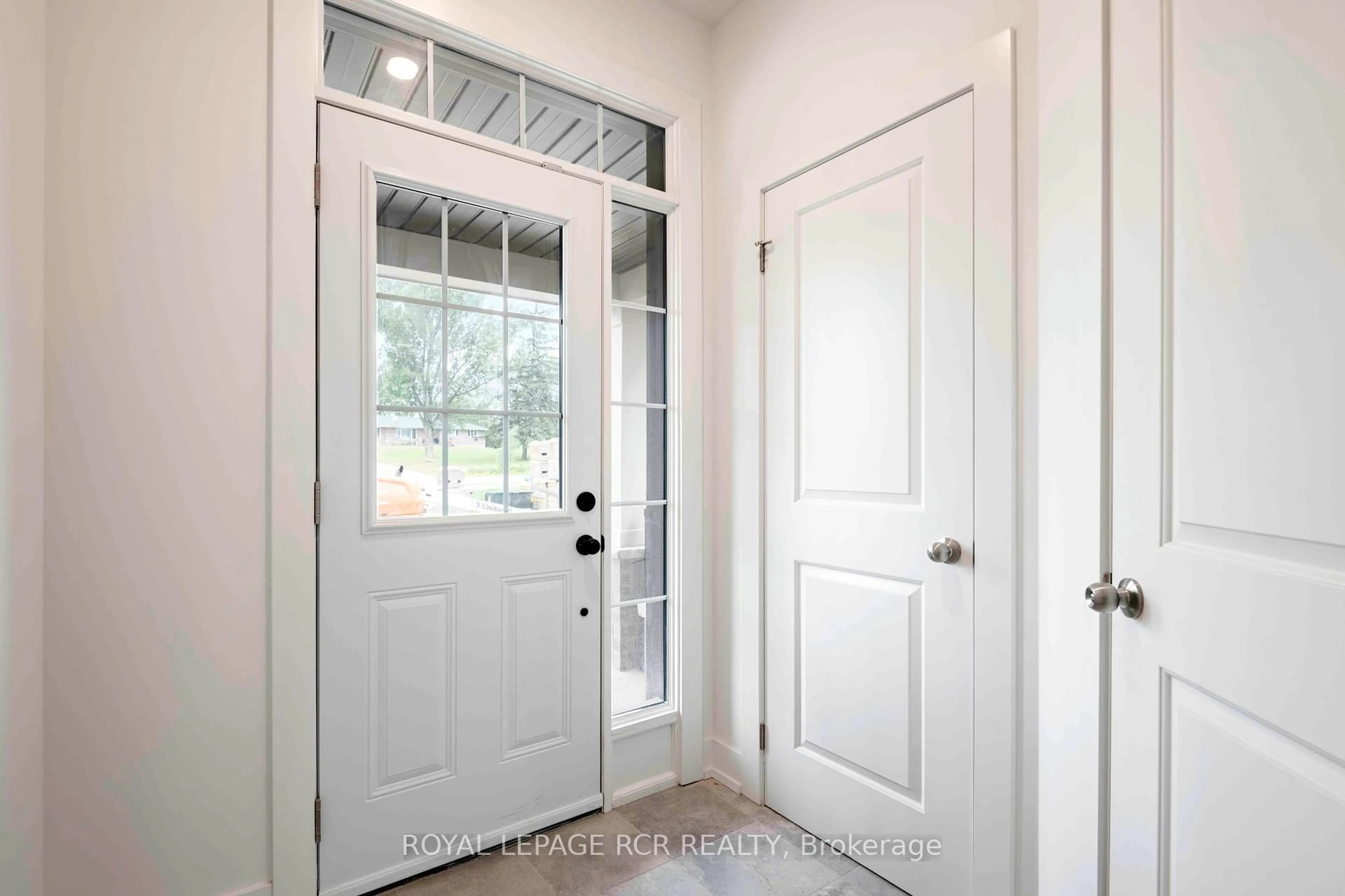 Indoor entryway for 690 Broadway #28, Orangeville Ontario L9W 5C8