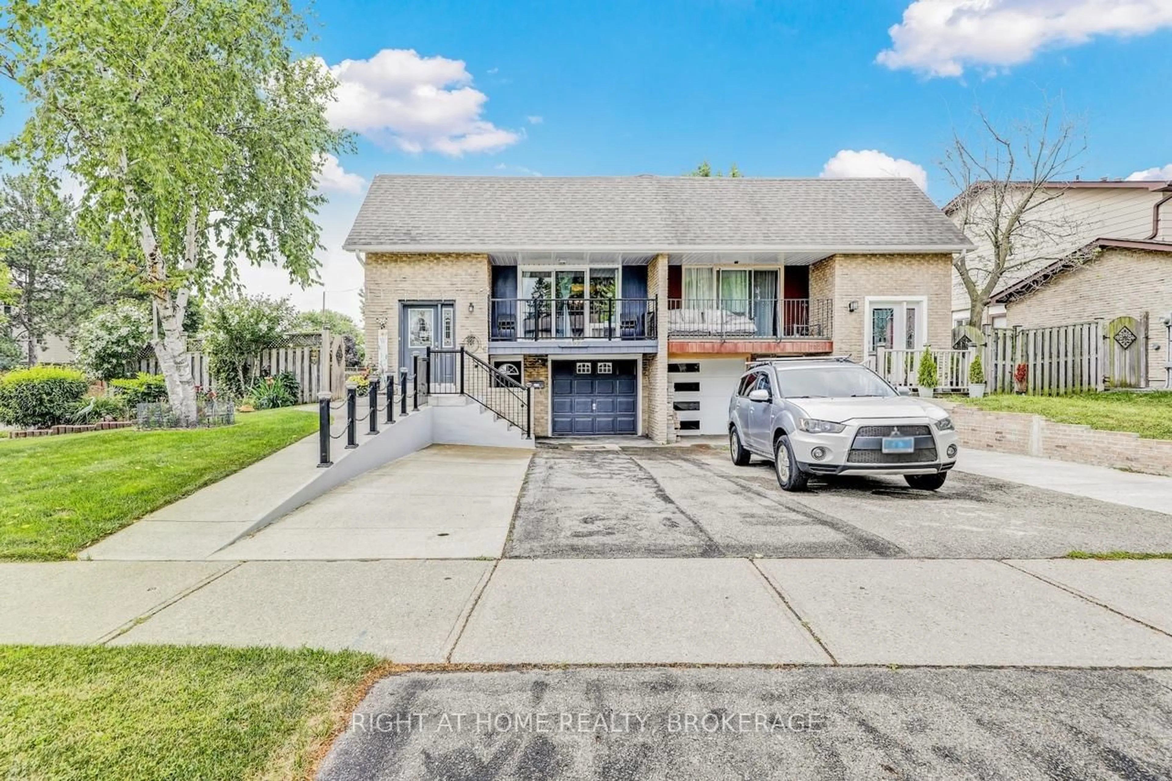 Home with brick exterior material, street for 7327 Joliette Cres, Mississauga Ontario L5N 1Z2