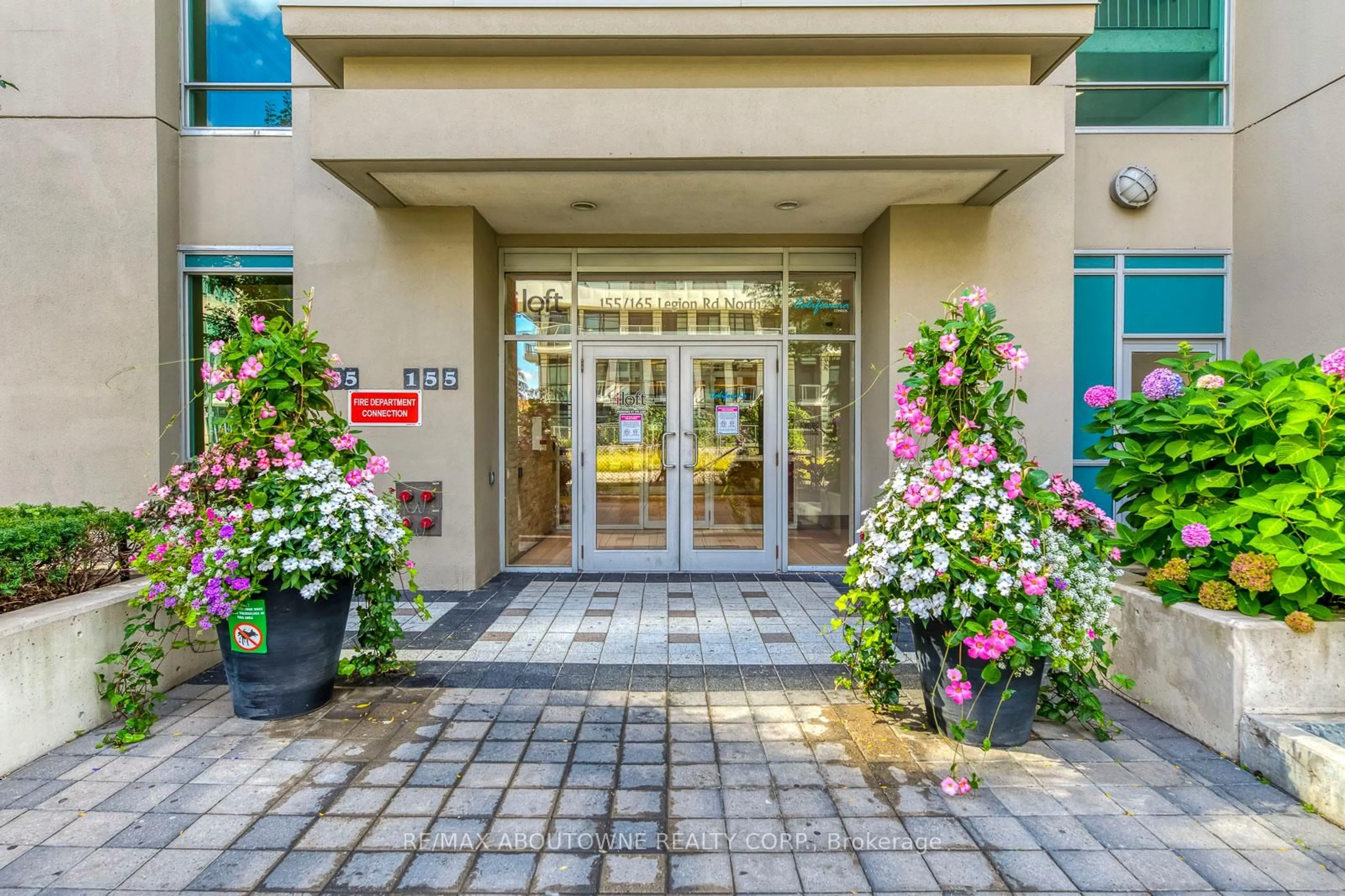 Indoor foyer for 165 Legion Rd #2524, Toronto Ontario M8Y 0B3