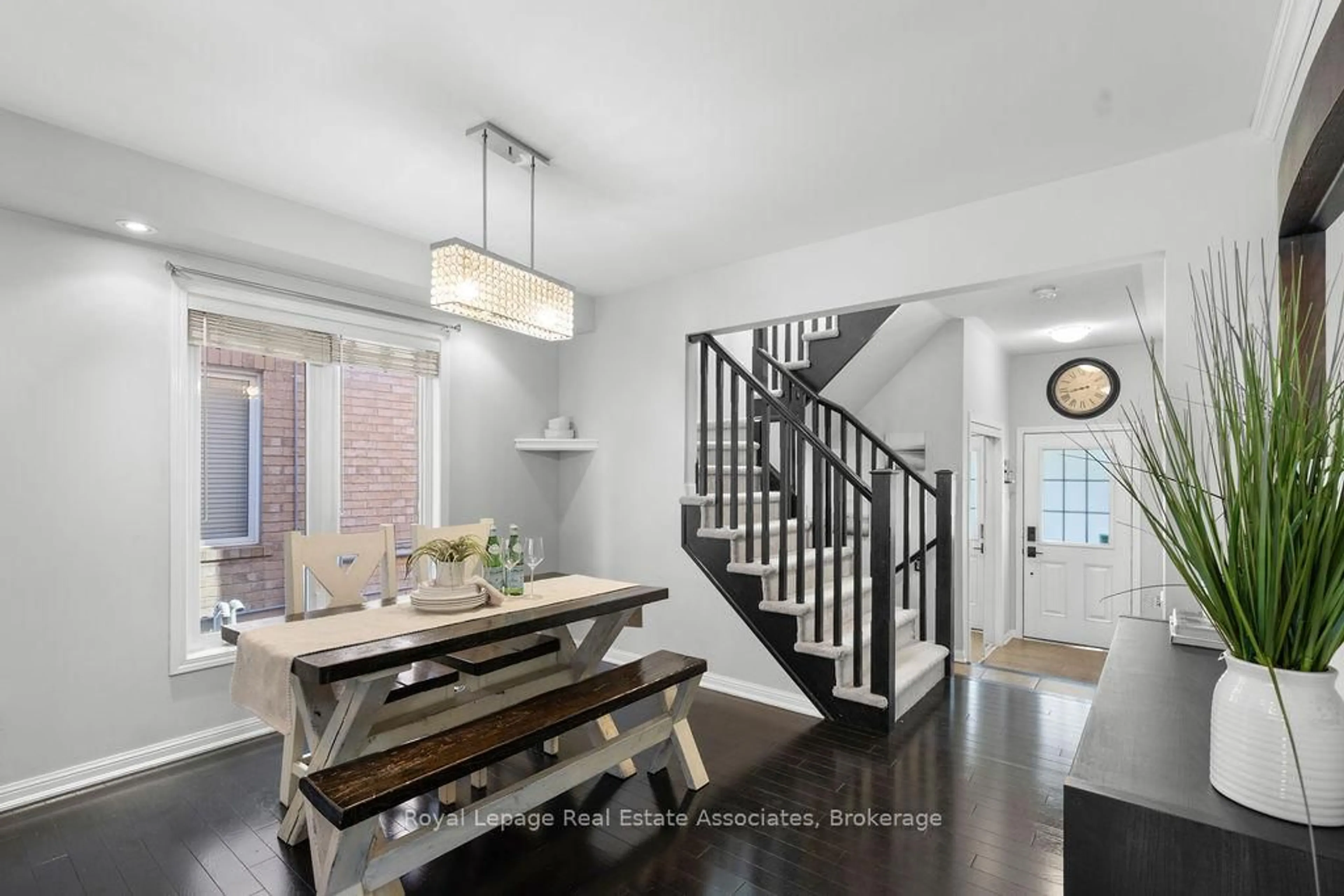 Indoor entryway for 272 Woodley Cres, Milton Ontario L9T 8B8