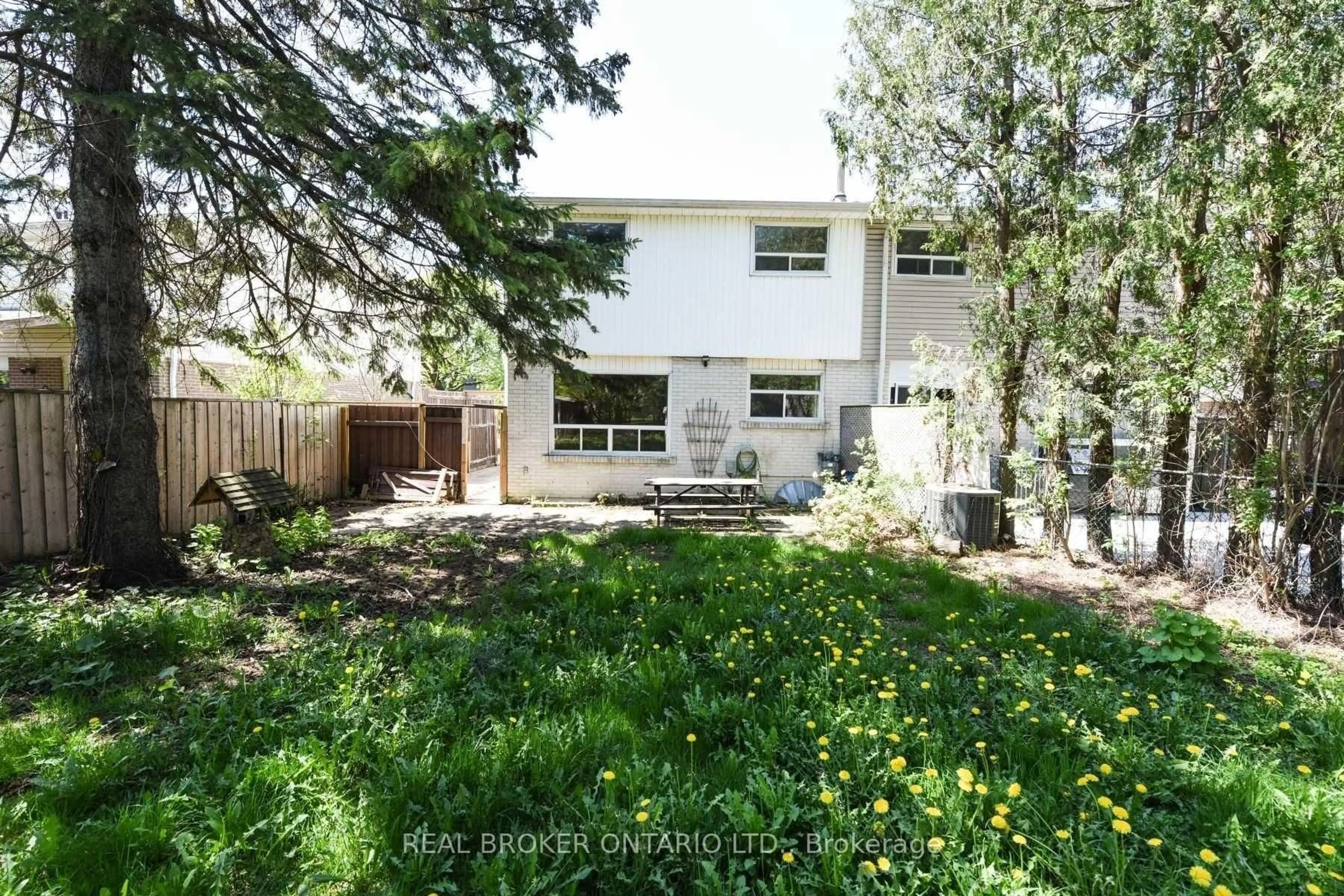 A pic from outside/outdoor area/front of a property/back of a property/a pic from drone, unknown for 51 Newstead Cres, Brampton Ontario L6V 2A8