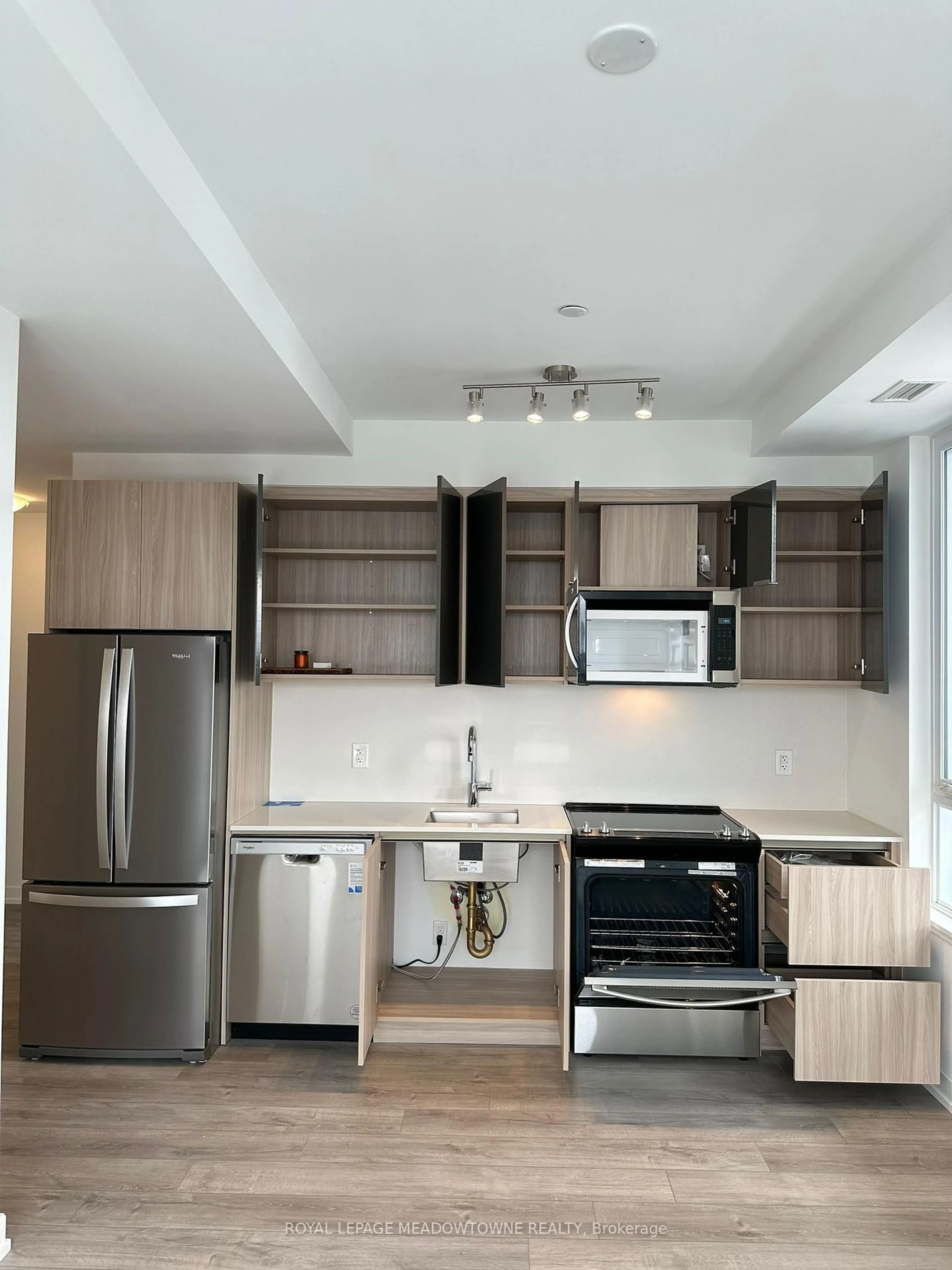 Unknown for 3100 Keele St #918, Toronto Ontario M3M 2H4