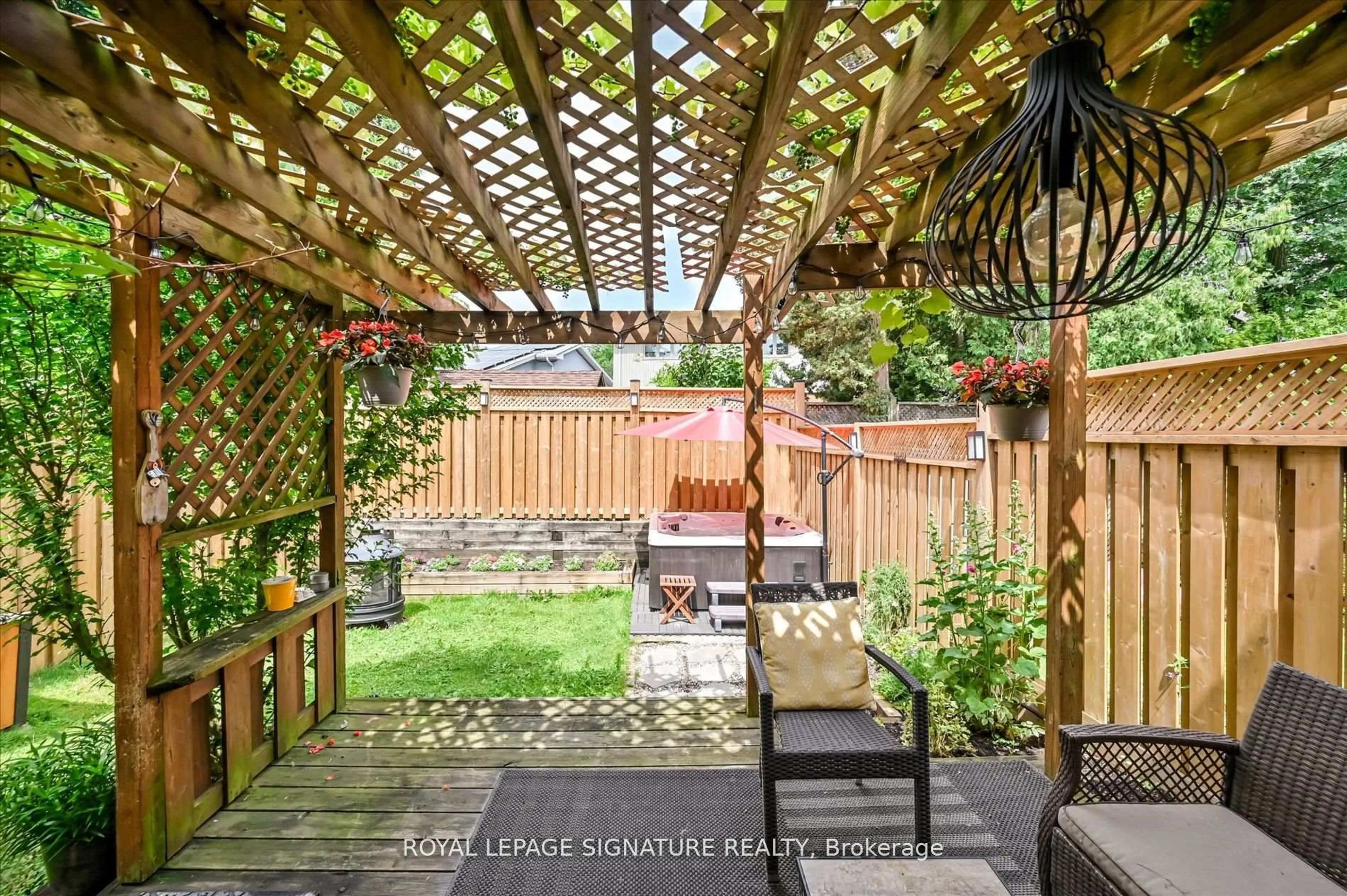 Patio, street for 2709 Romark Mews, Mississauga Ontario L5L 2Z4
