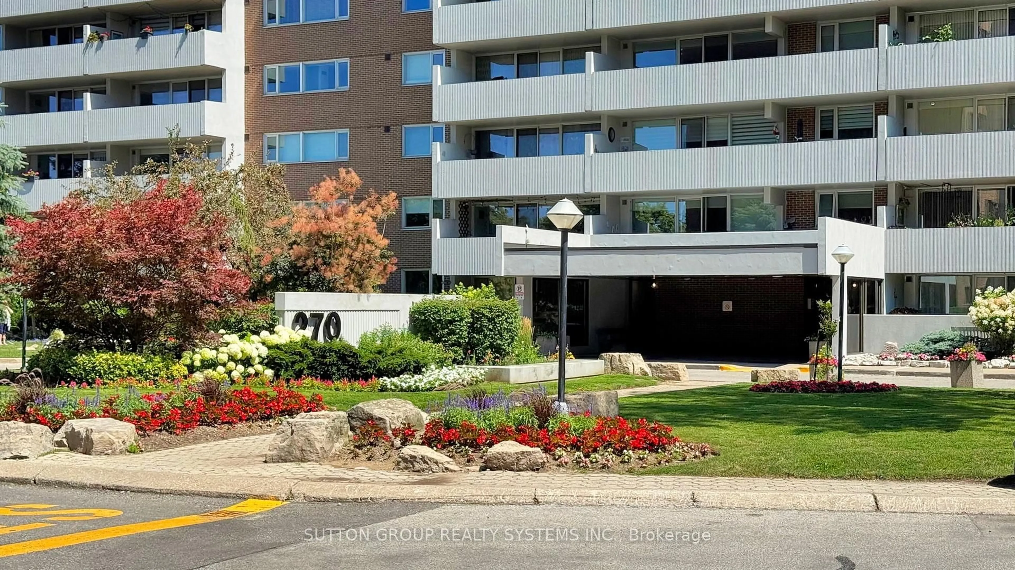 Indoor foyer for 270 Scarlett Rd #813, Toronto Ontario M6N 4X7