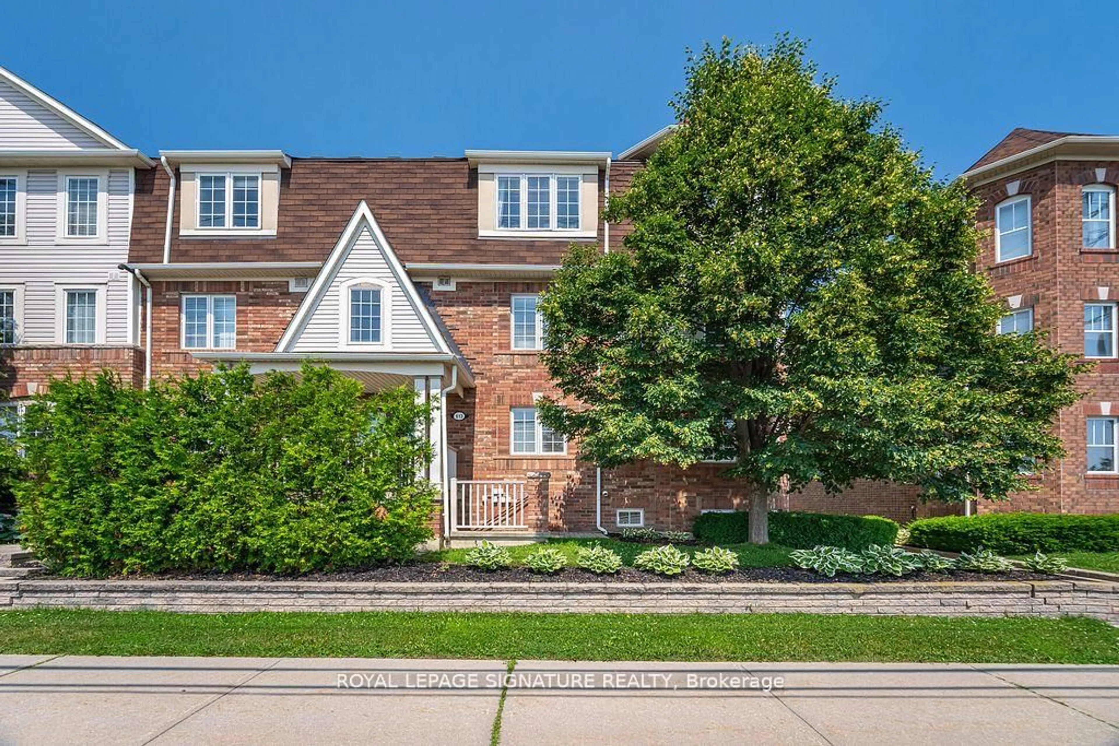 Home with brick exterior material, street for 613 Dundas St #1, Mississauga Ontario L5B 0B5