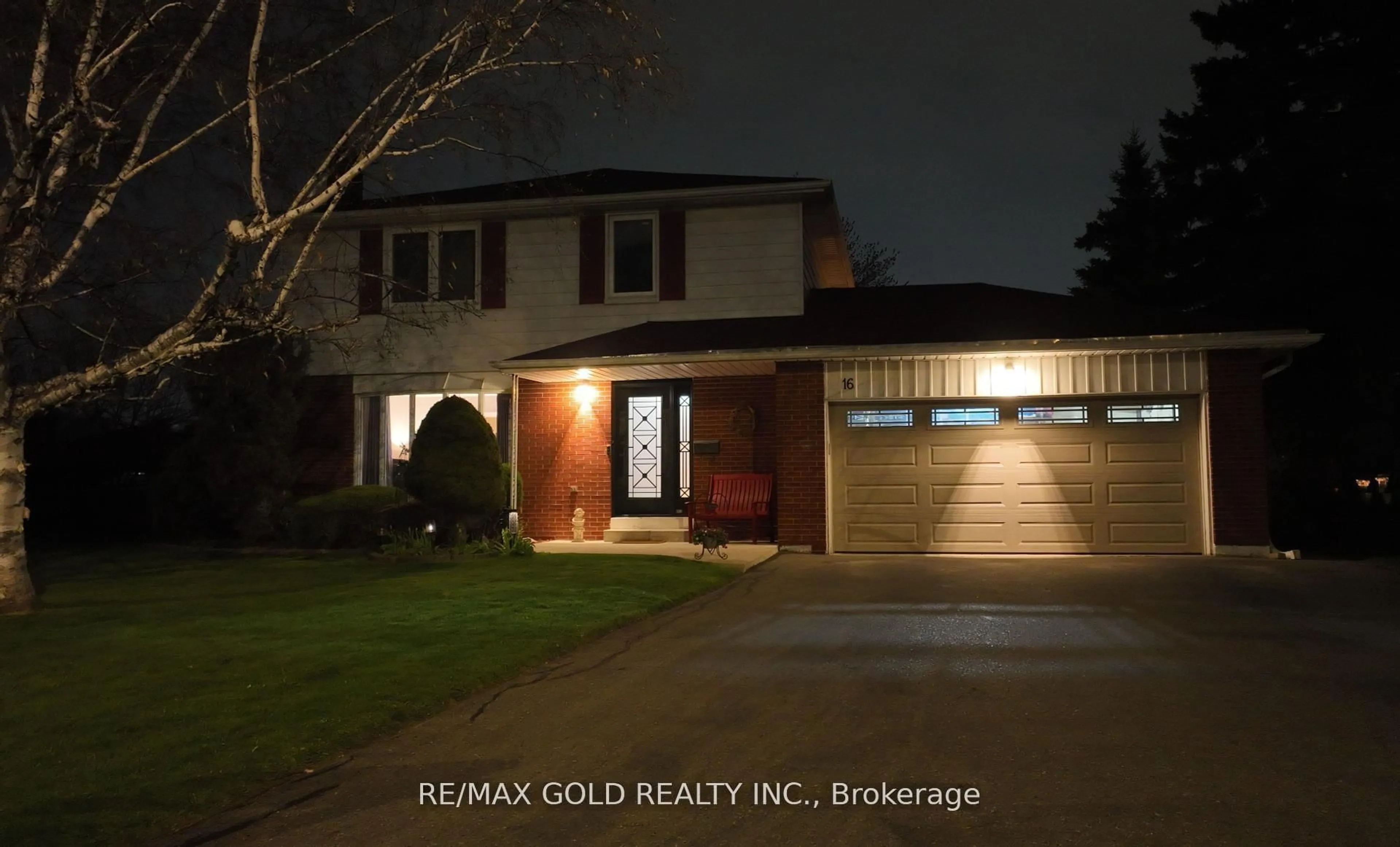 Blurry image for 16 Dudley Pl, Brampton Ontario L6T 3C3