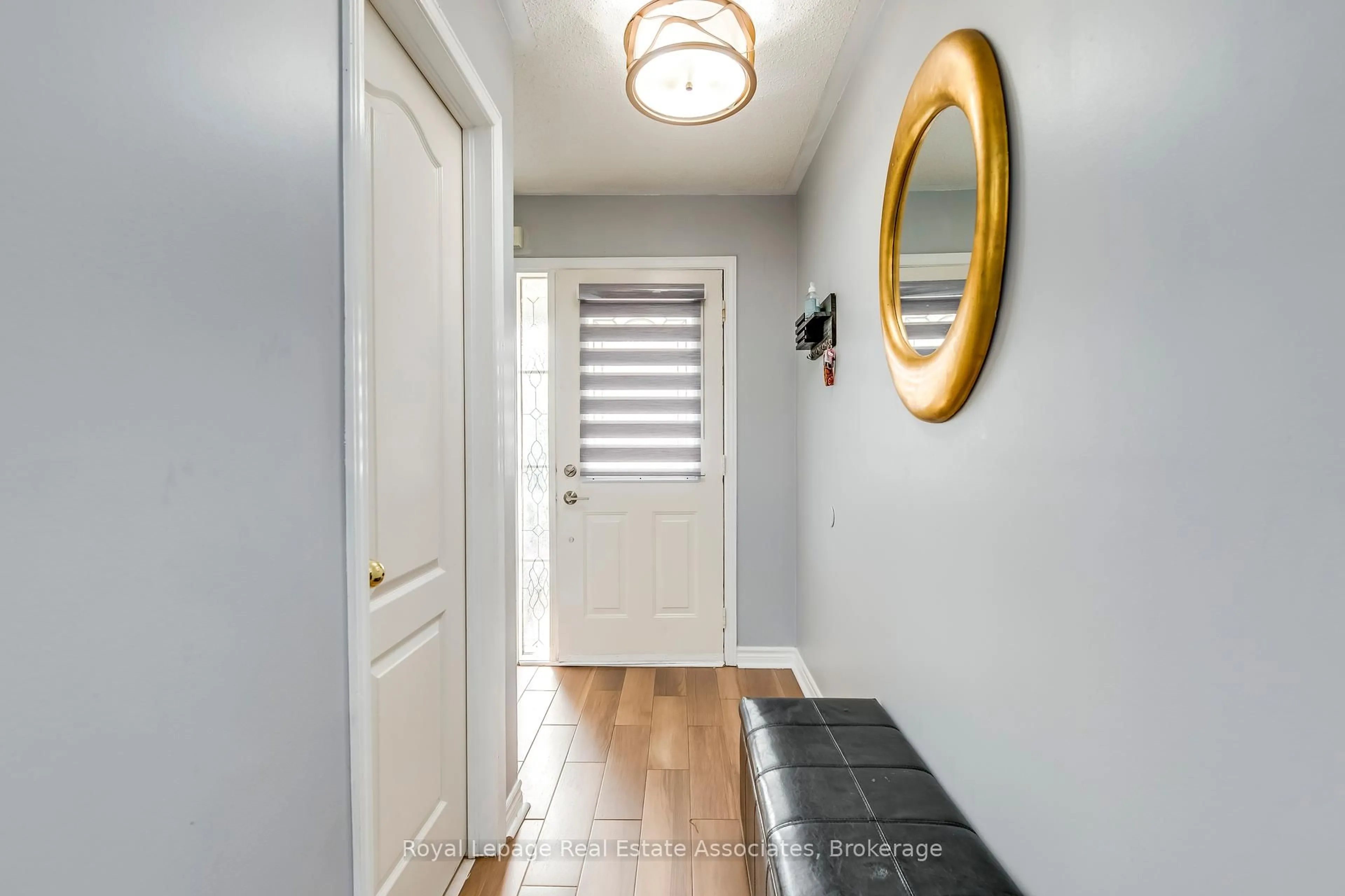 Indoor entryway for 4 Flatfield Way, Brampton Ontario L6P 1N7