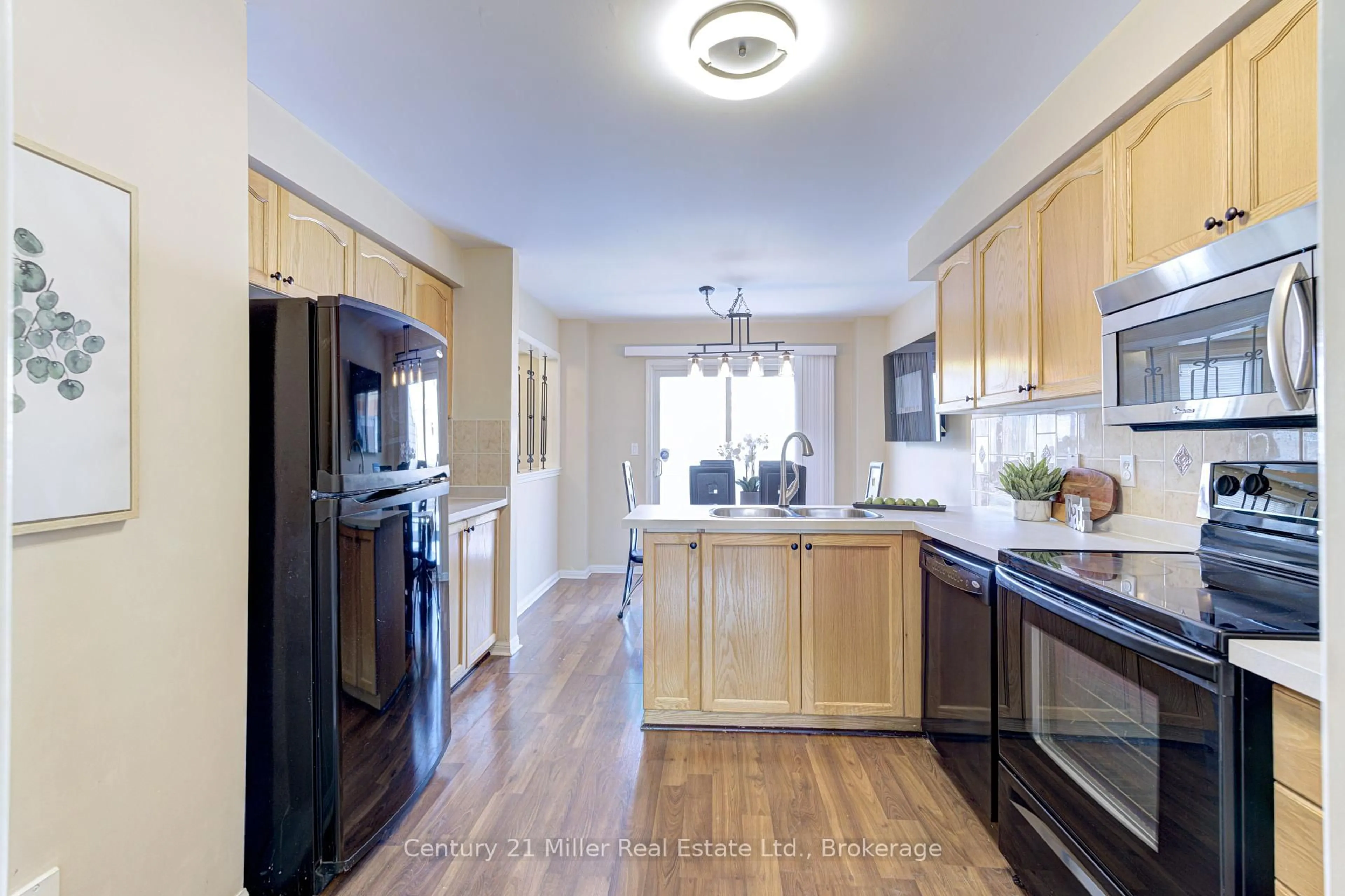 Open concept kitchen, wood/laminate floor for 3030 Breakwater Crt #16, Mississauga Ontario L5B 4N5