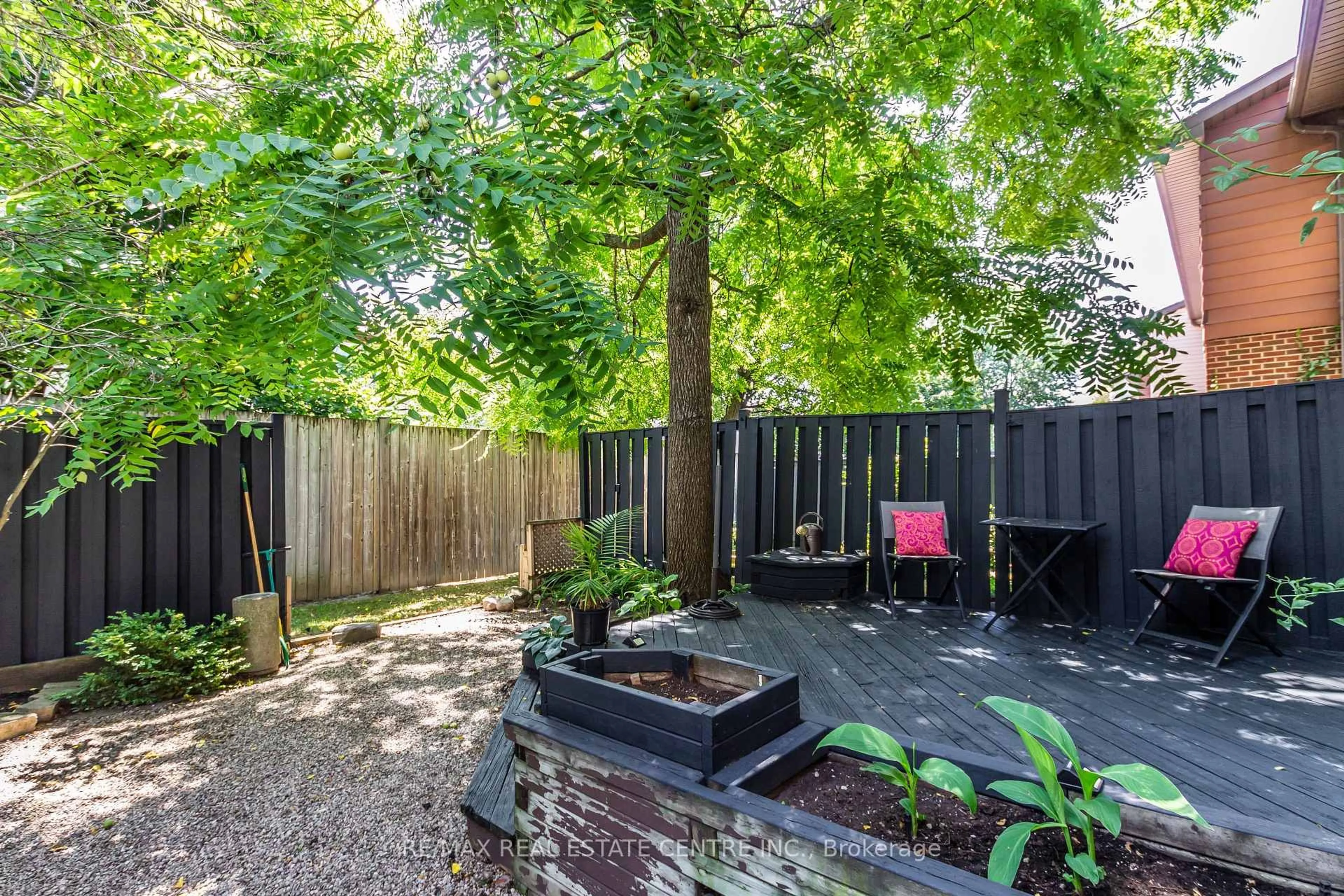Patio, forest/trees view for 443 Ontario St, Milton Ontario L9T 3J4
