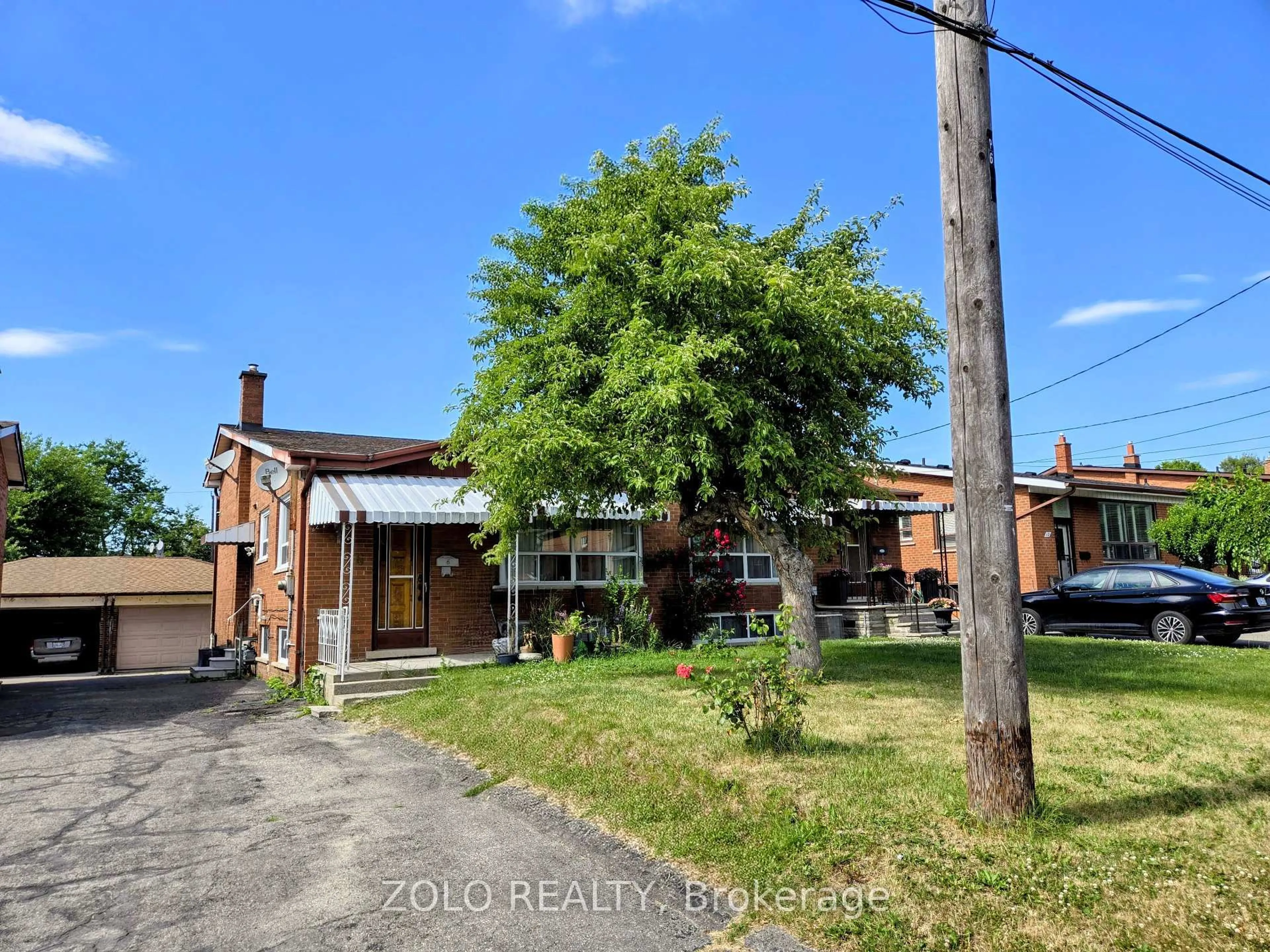 A pic from outside/outdoor area/front of a property/back of a property/a pic from drone, street for 6 Gotham Crt, Toronto Ontario M6M 2N8