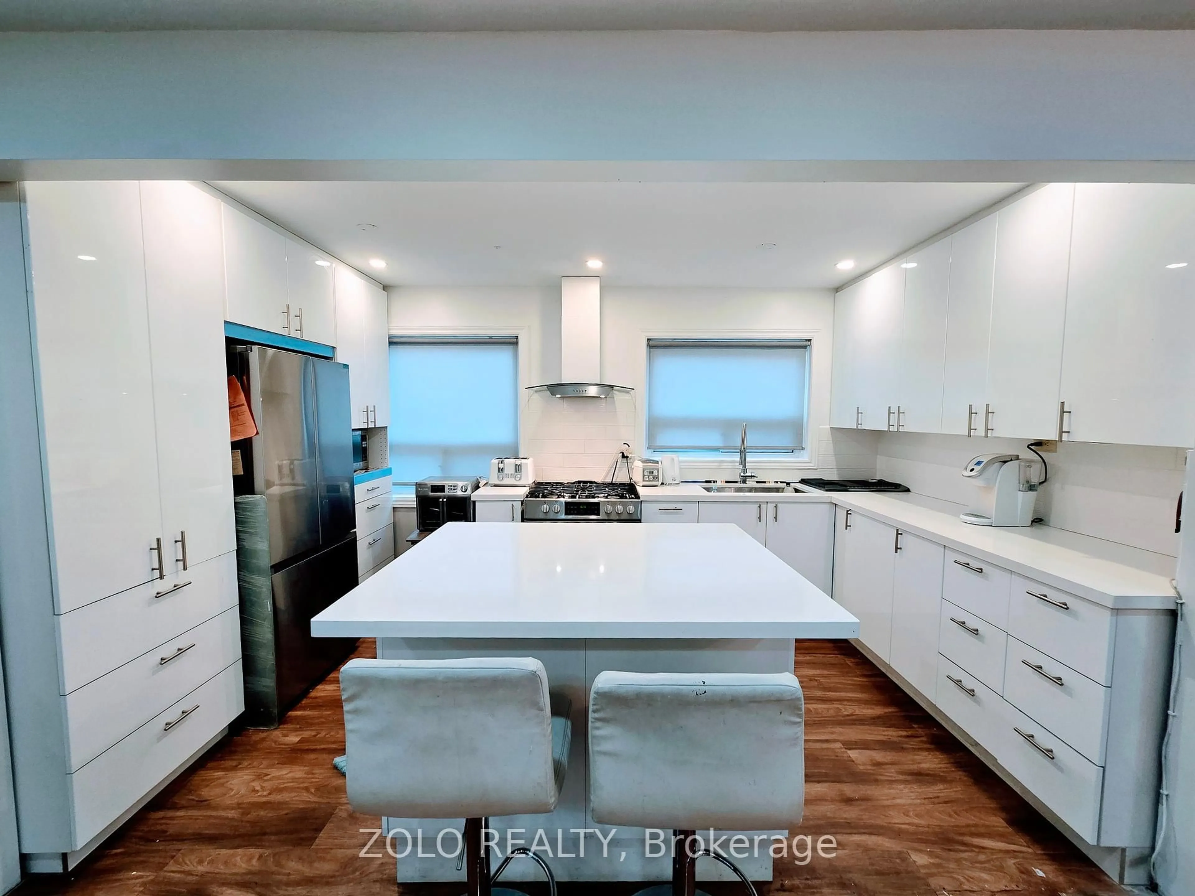 Contemporary kitchen, unknown for 6 Gotham Crt, Toronto Ontario M6M 2N8